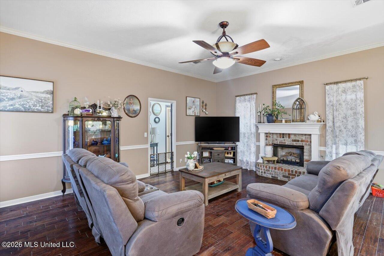 578 Eaglewood Drive Property Photo 8