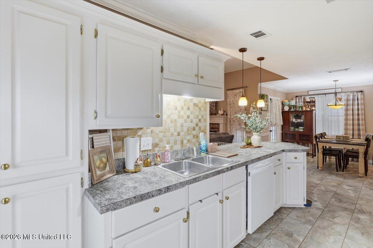 578 Eaglewood Drive Property Photo 10