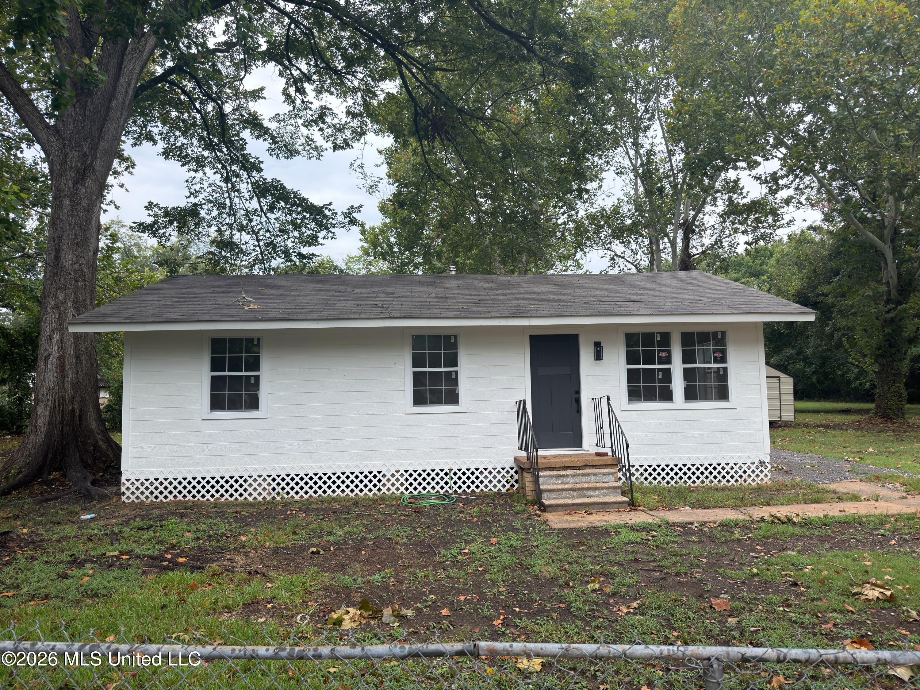 104 Circle Drive Property Photo 2