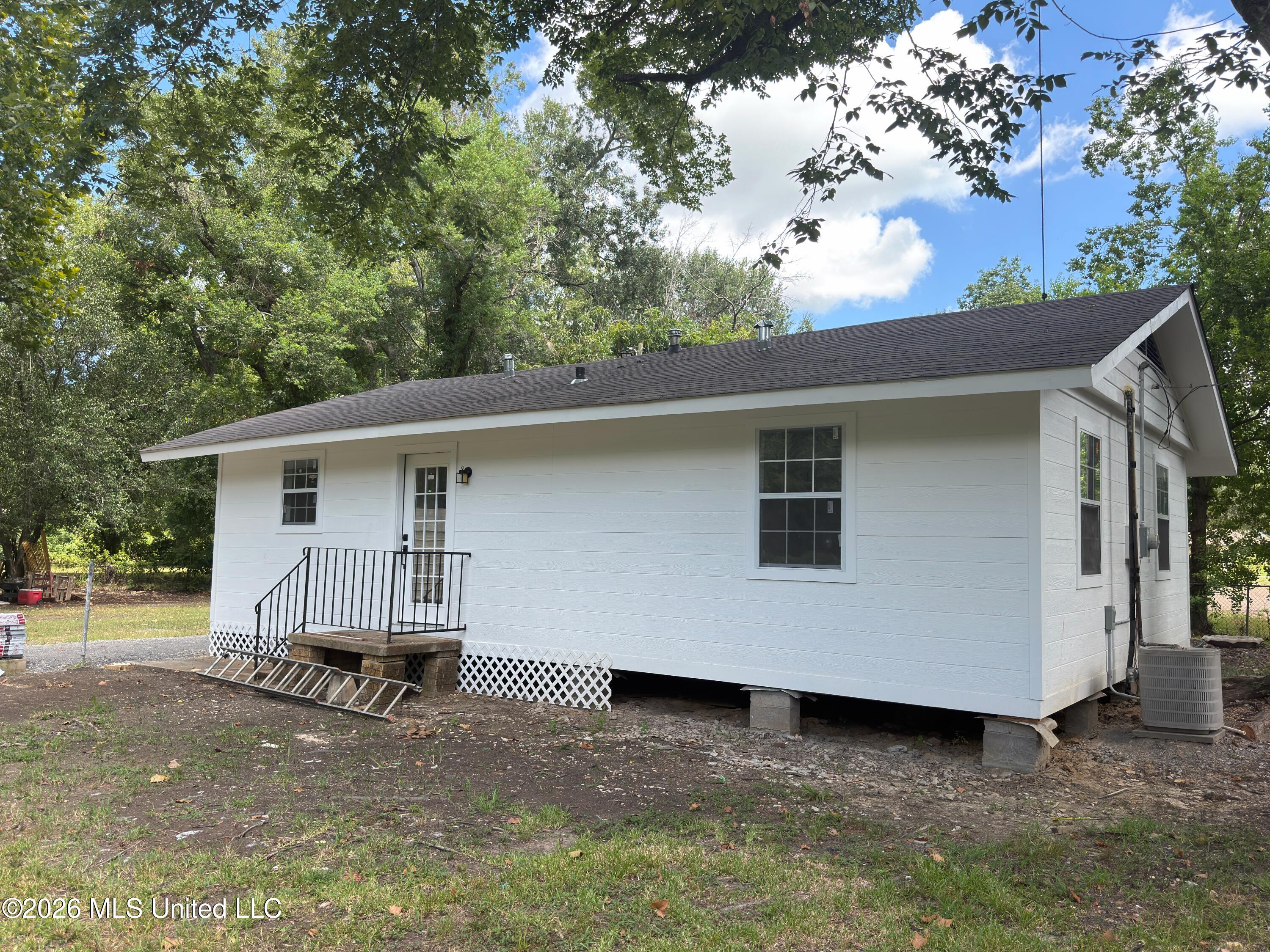 104 Circle Drive Property Photo 3