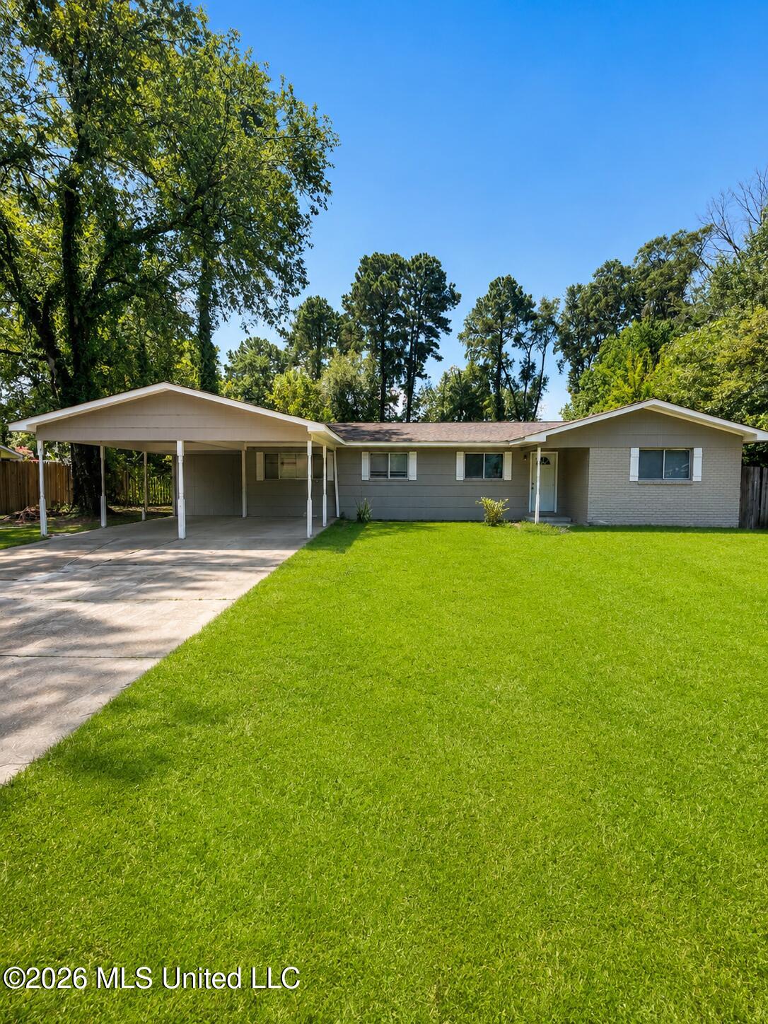 127 Imperial Drive Property Photo 1