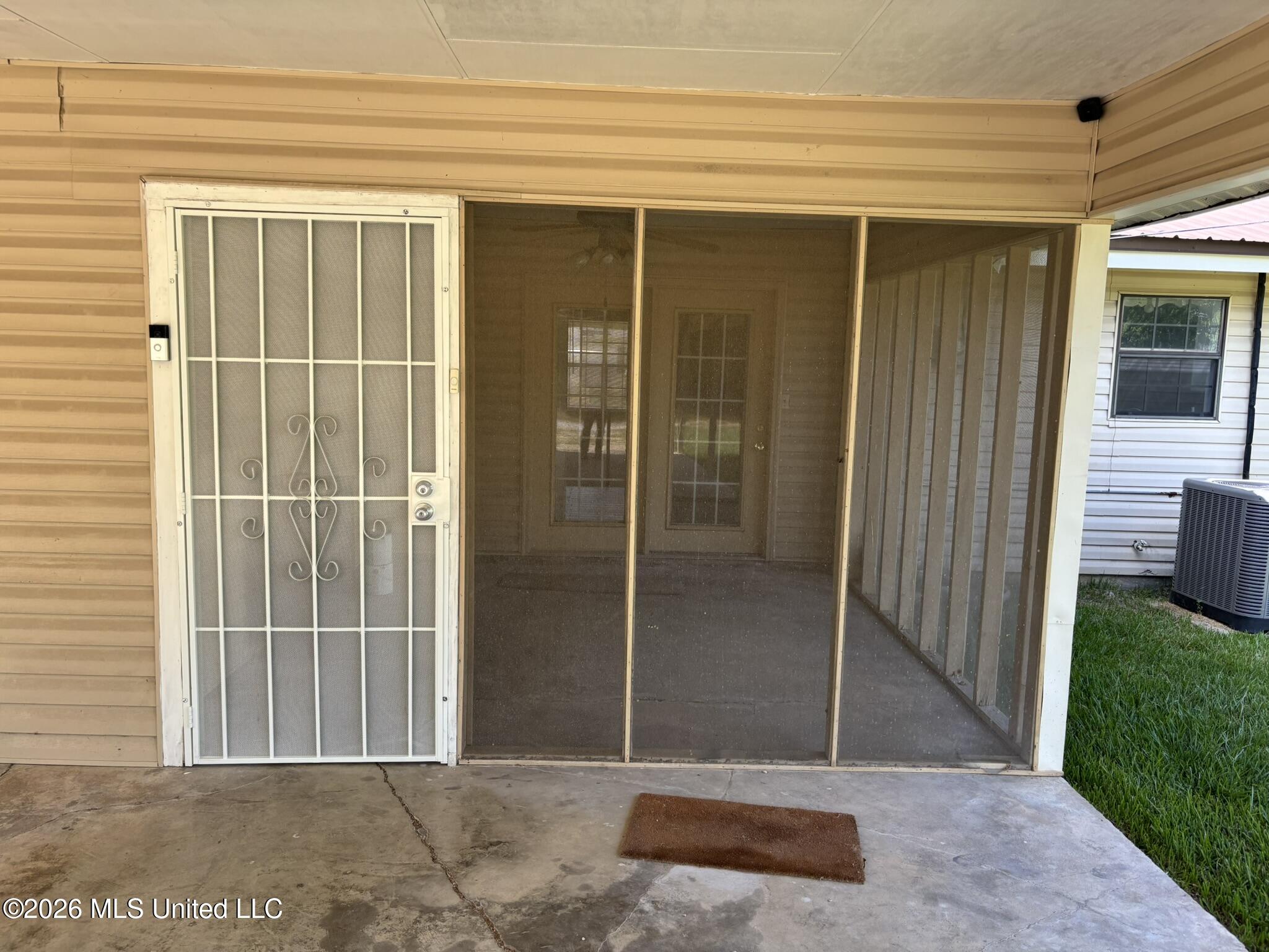 512 Rose Drive Property Photo 4