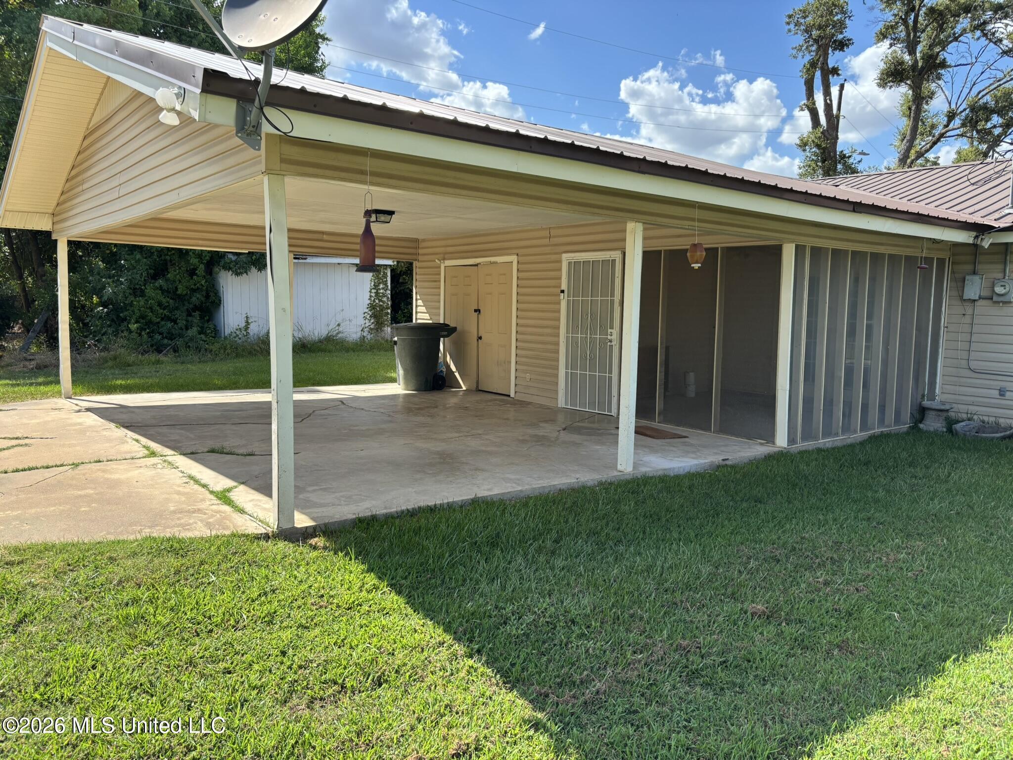 512 Rose Drive Property Photo 6