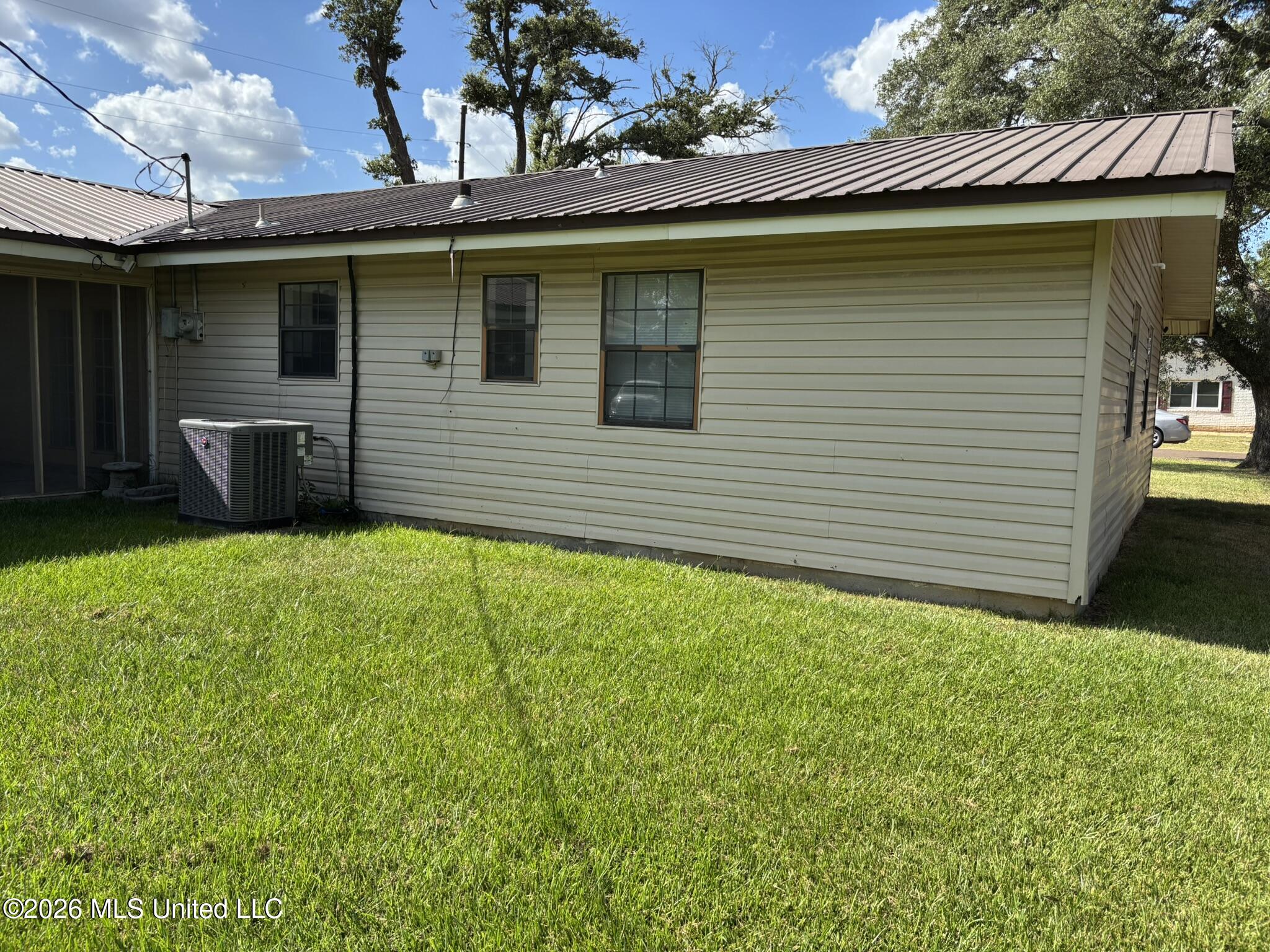 512 Rose Drive Property Photo 7
