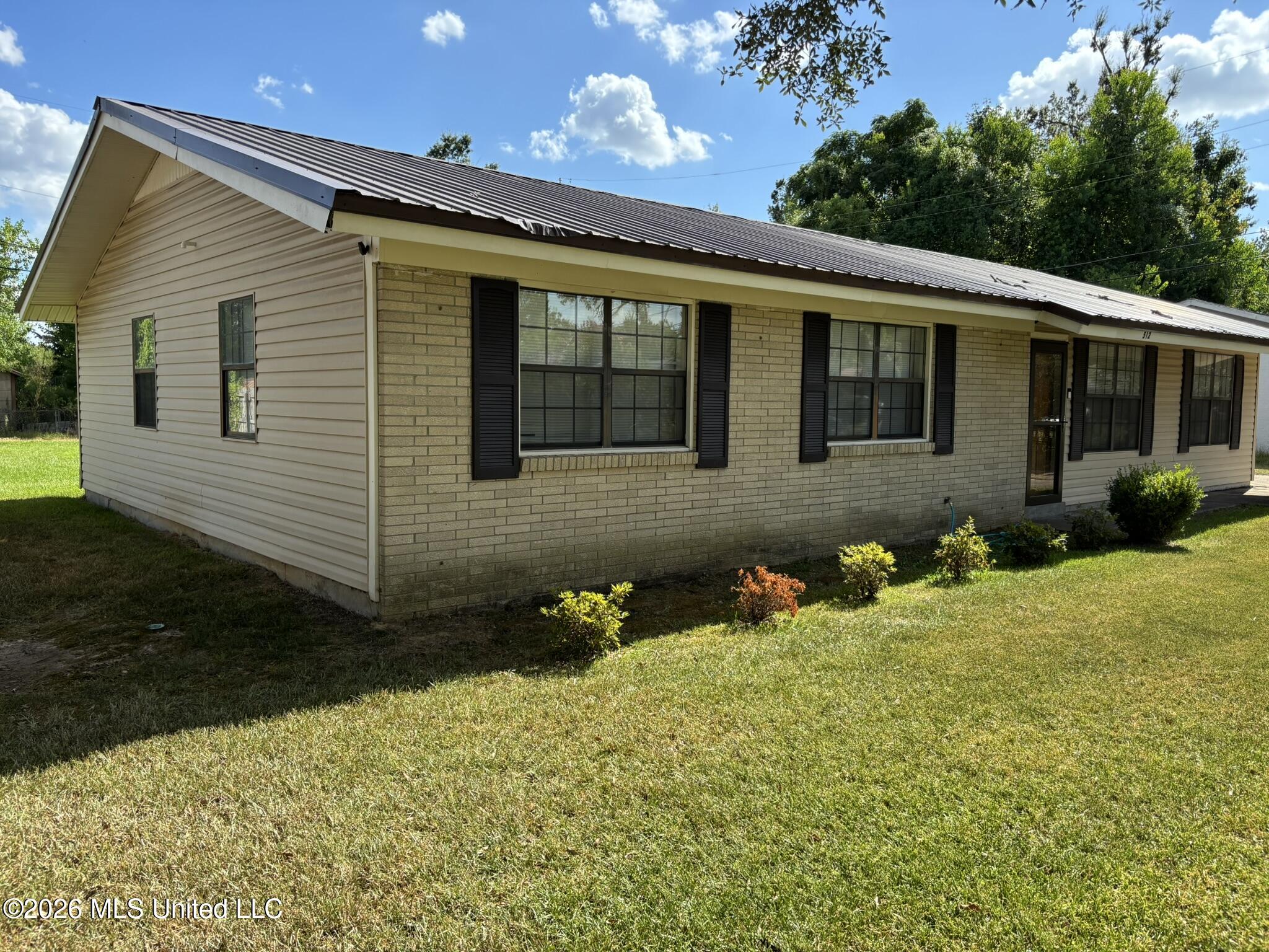 512 Rose Drive Property Photo 10