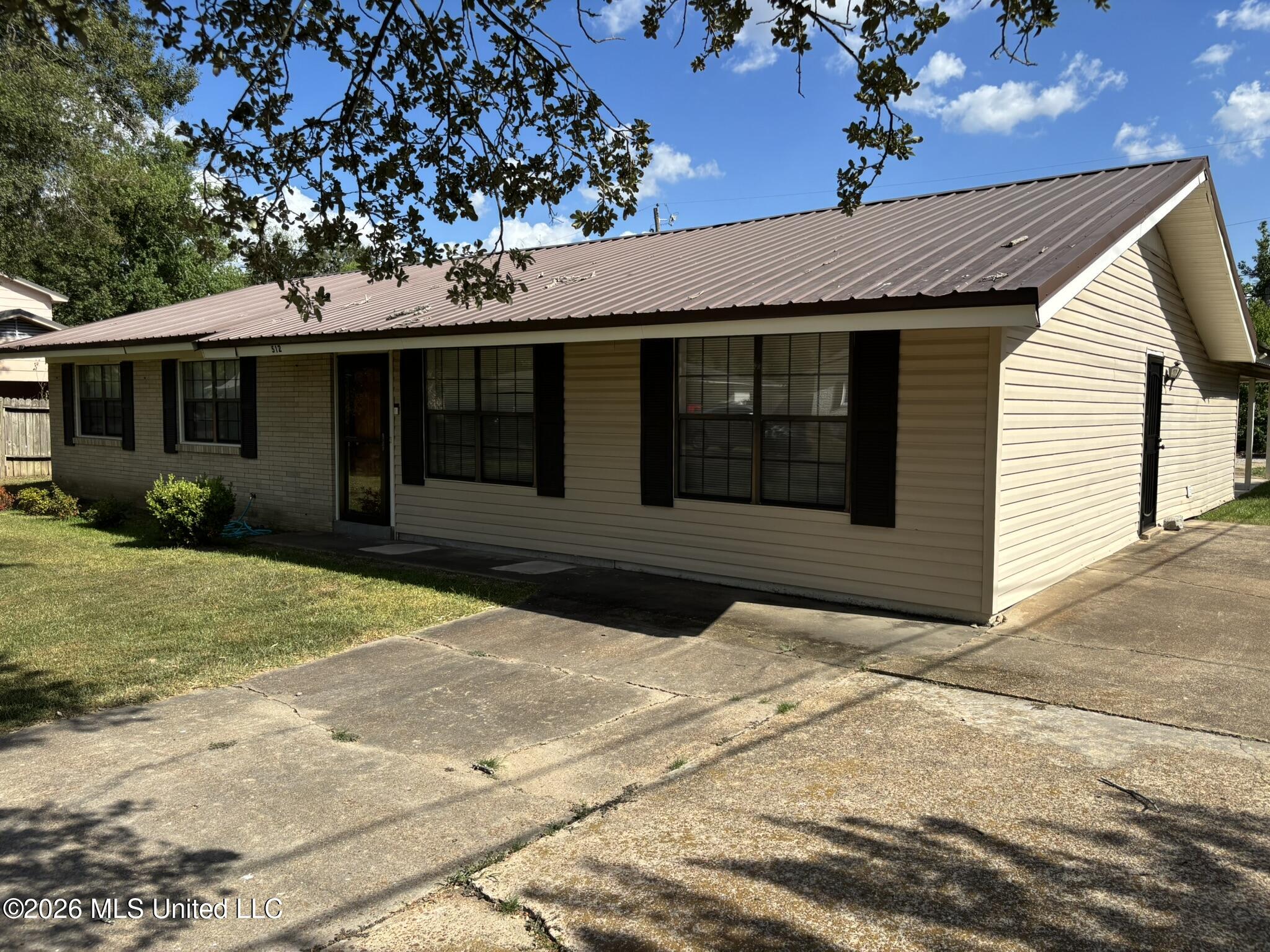512 Rose Drive Property Photo 13