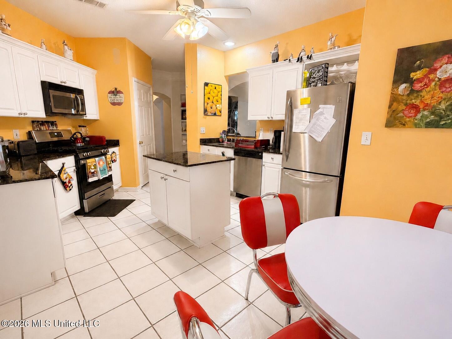 2252 Beach Drive Property Photo 10