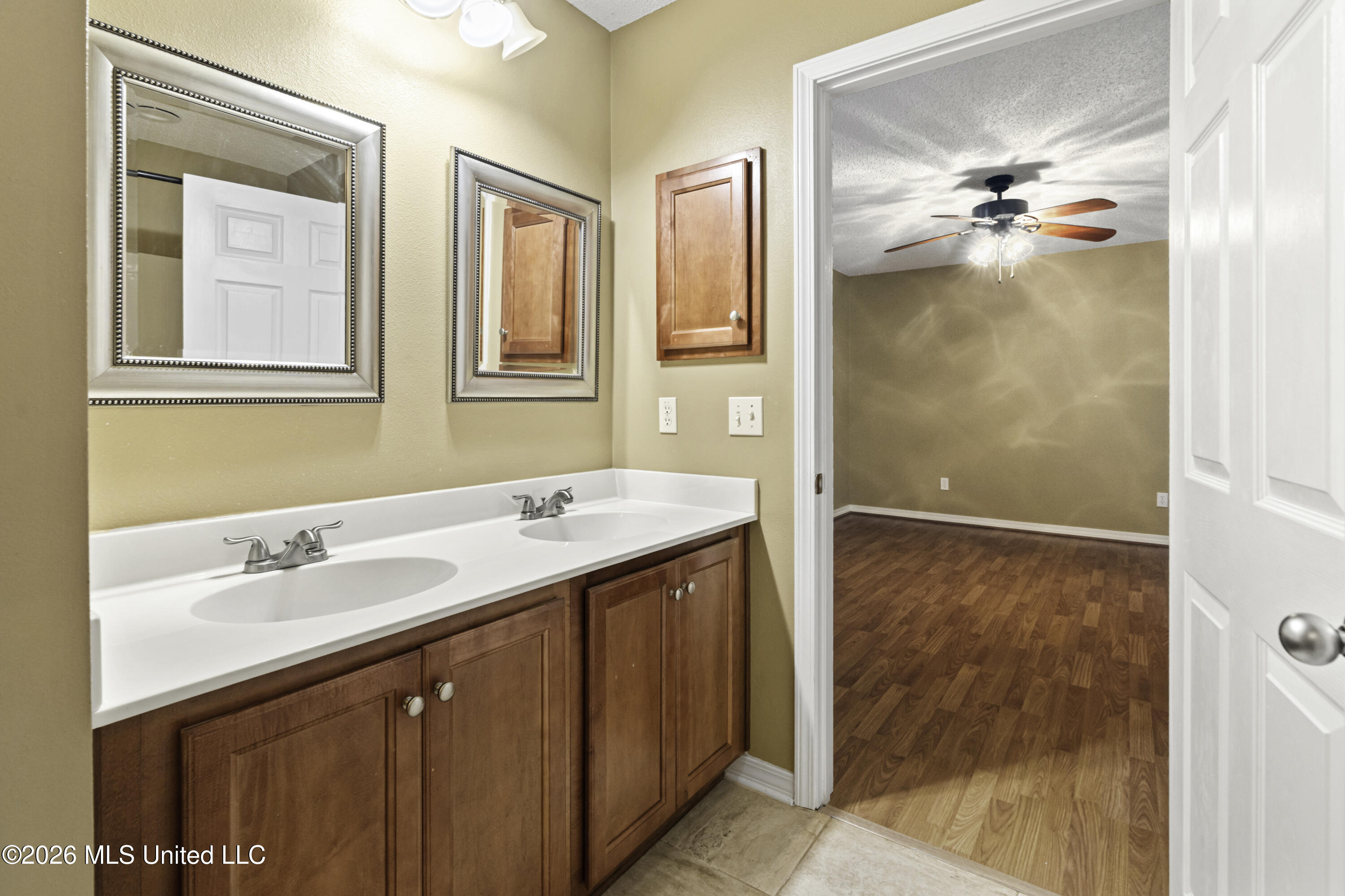 9534 Laa La Court Property Photo 4