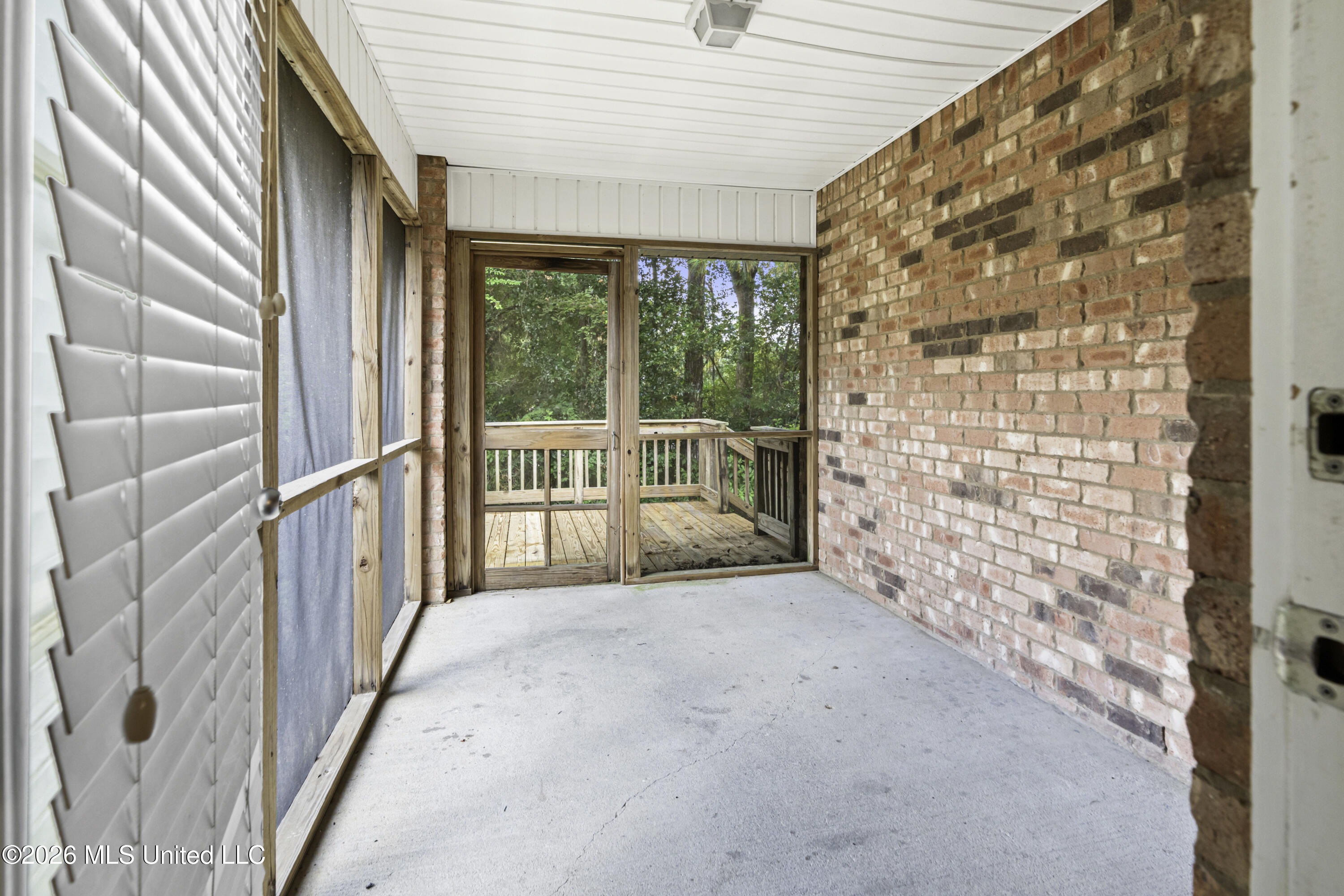 9534 Laa La Court Property Photo 11