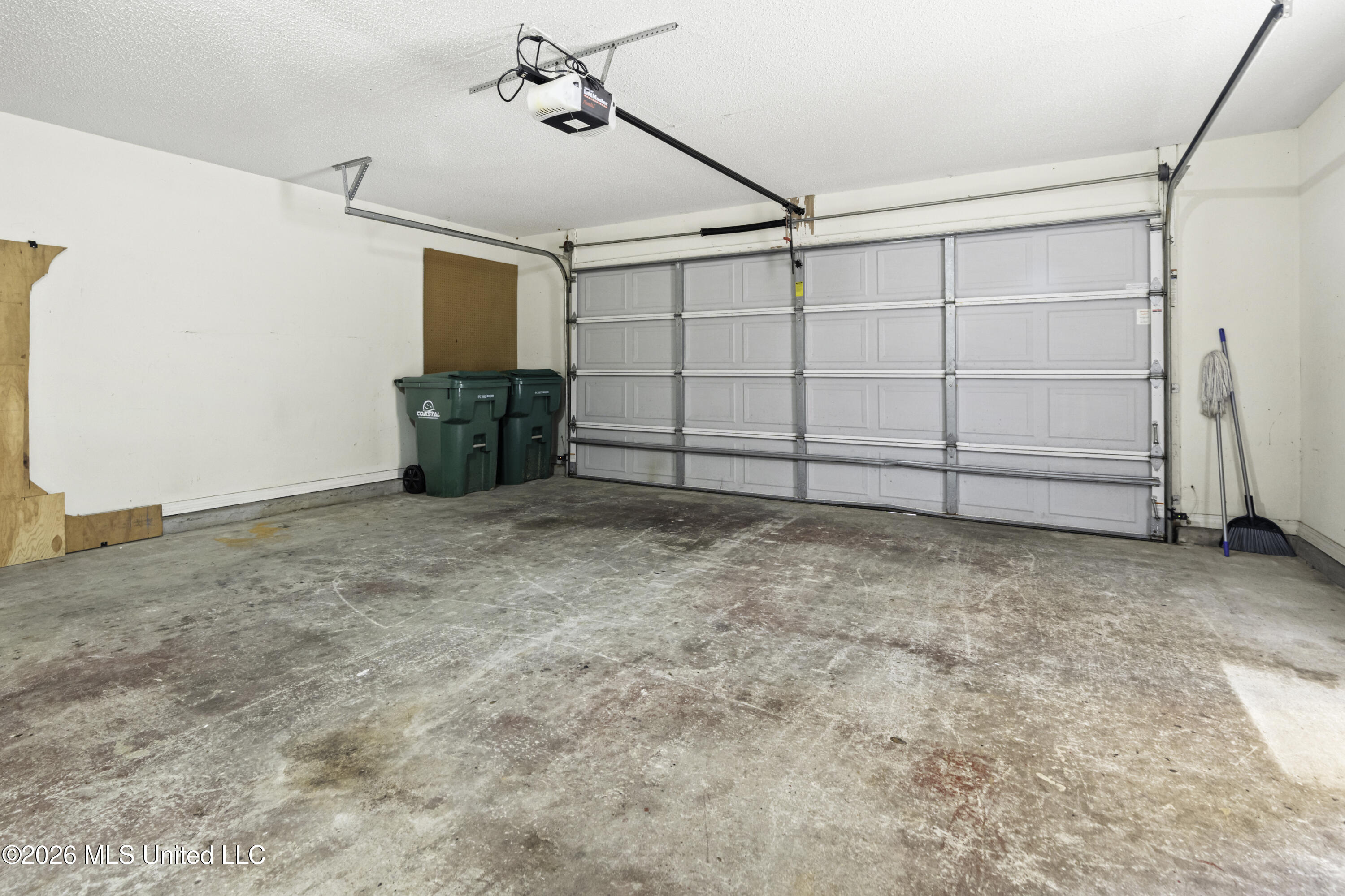9534 Laa La Court Property Photo 12