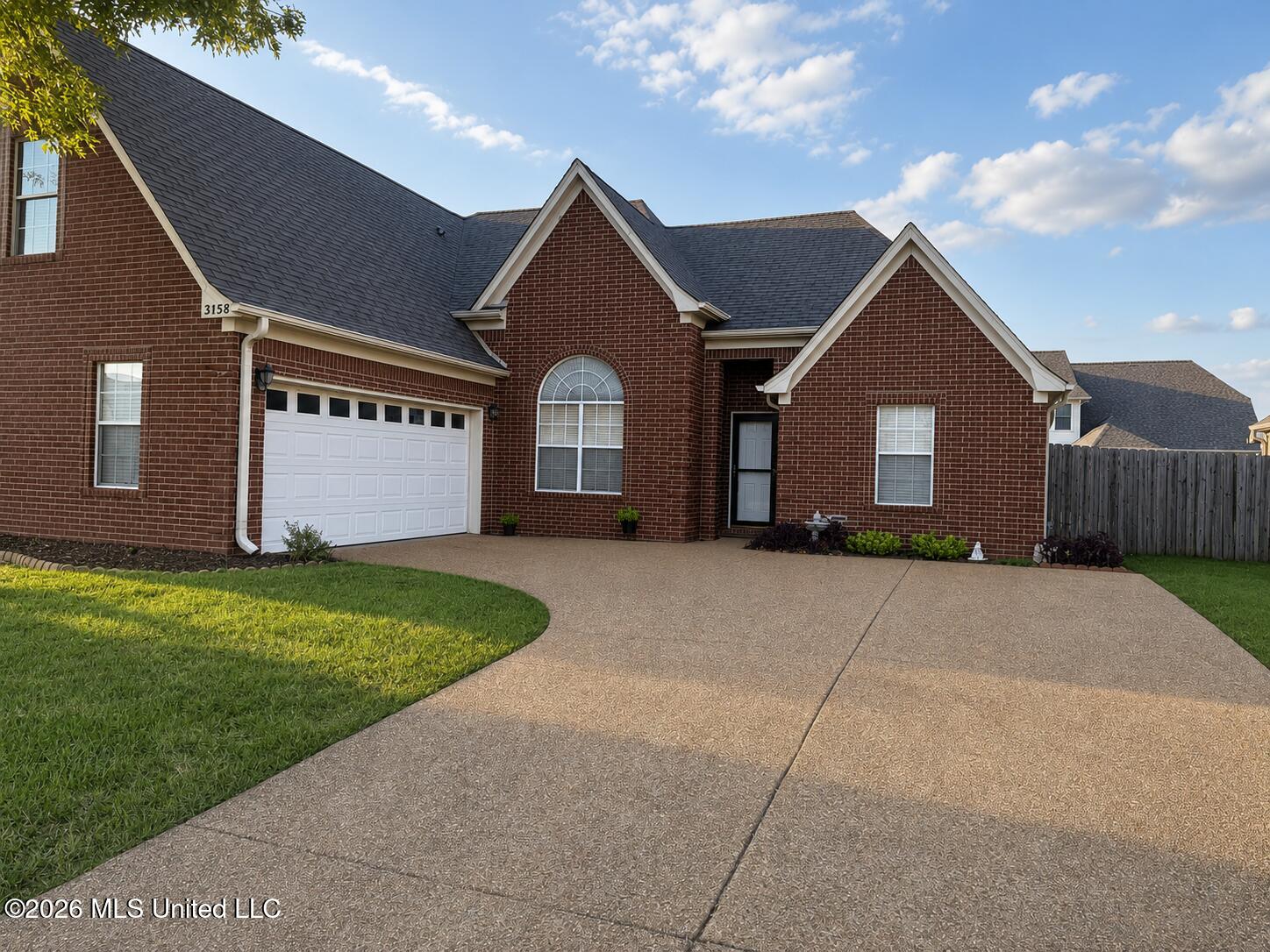 3158 S Pinetree Loop Property Photo 2