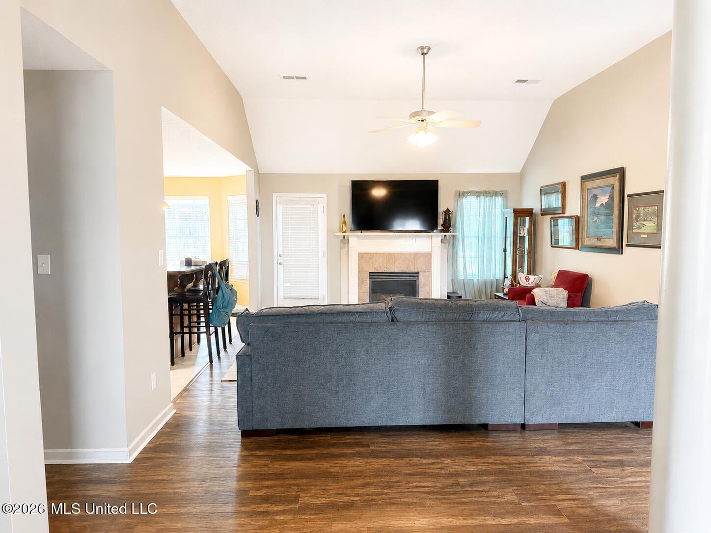 3158 S Pinetree Loop Property Photo 3