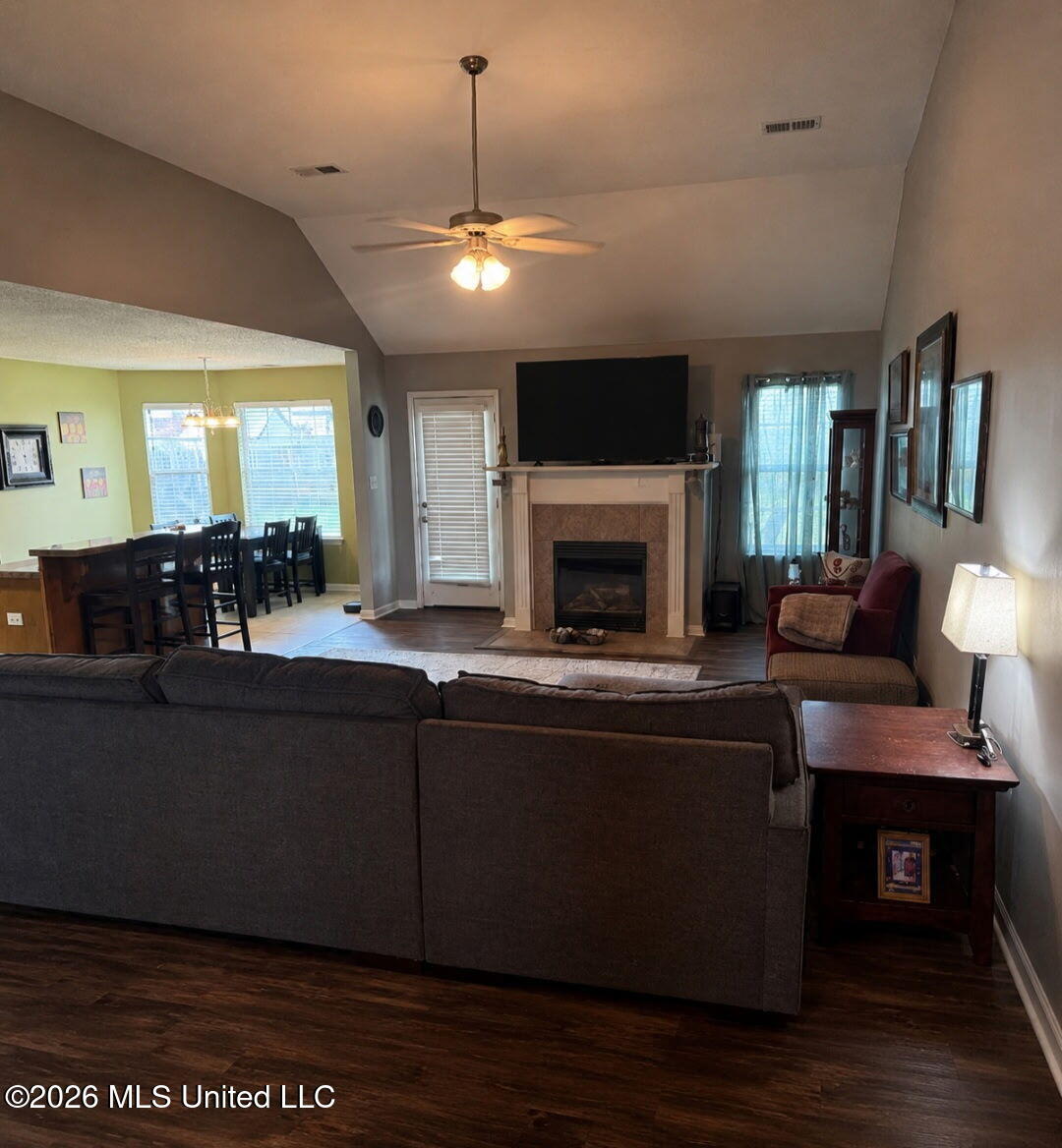 3158 S Pinetree Loop Property Photo 4