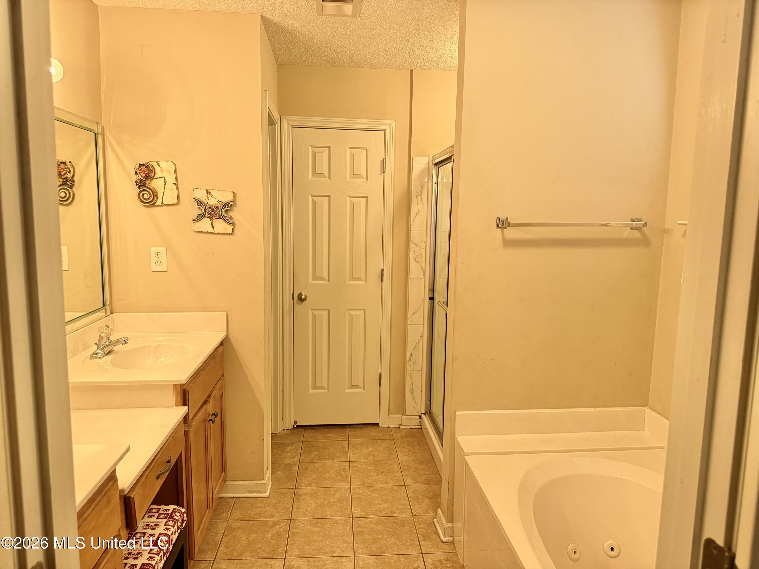 3158 S Pinetree Loop Property Photo 11