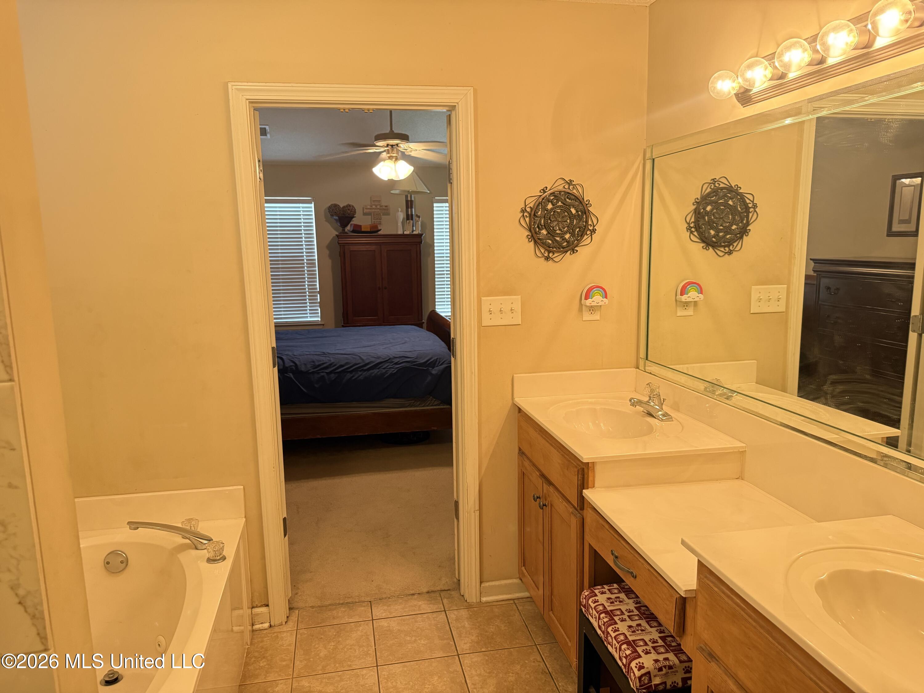 3158 S Pinetree Loop Property Photo 12
