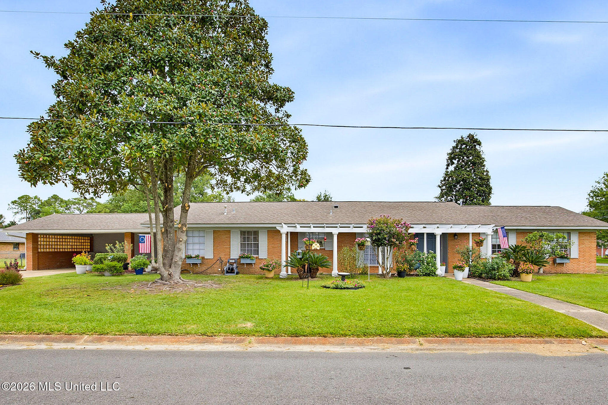 100 Pampas Drive Property Photo 1