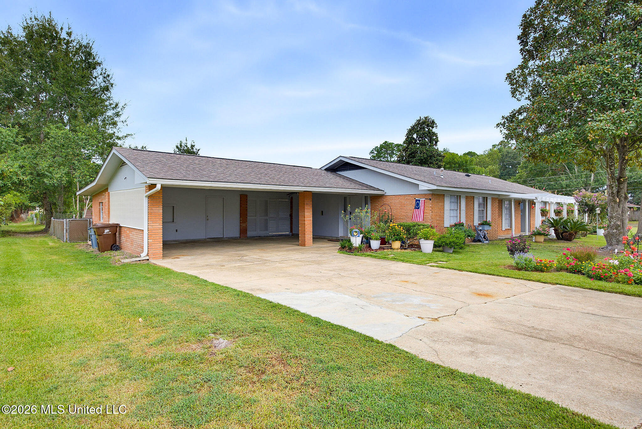 100 Pampas Drive Property Photo 2