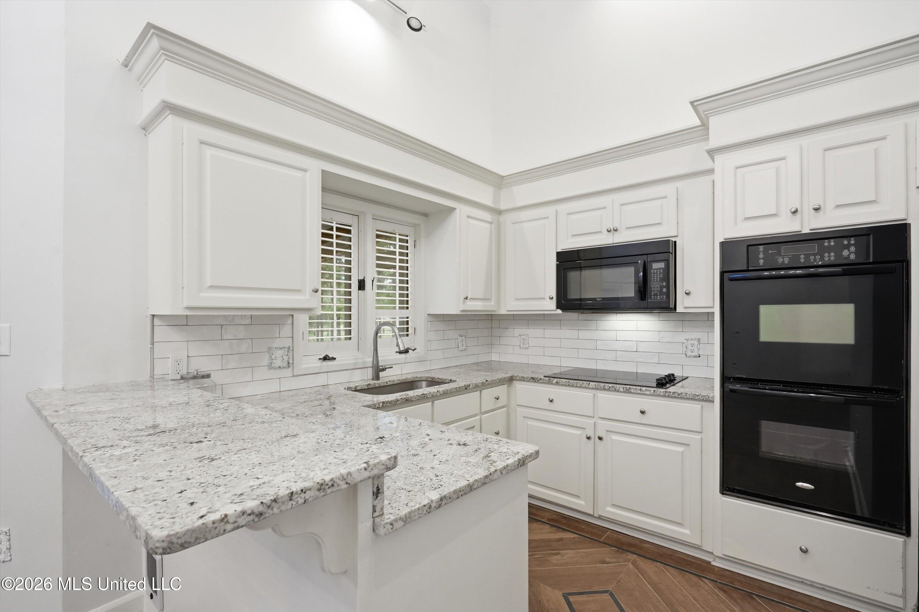 1012 Fairway Cove Property Photo 11