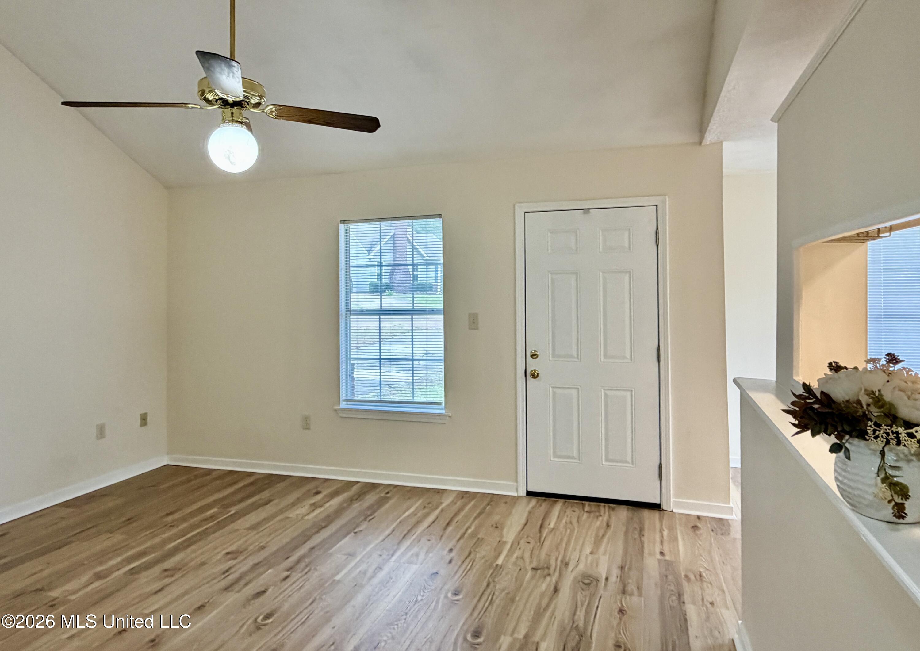 2010 Red Oak Drive Property Photo 5