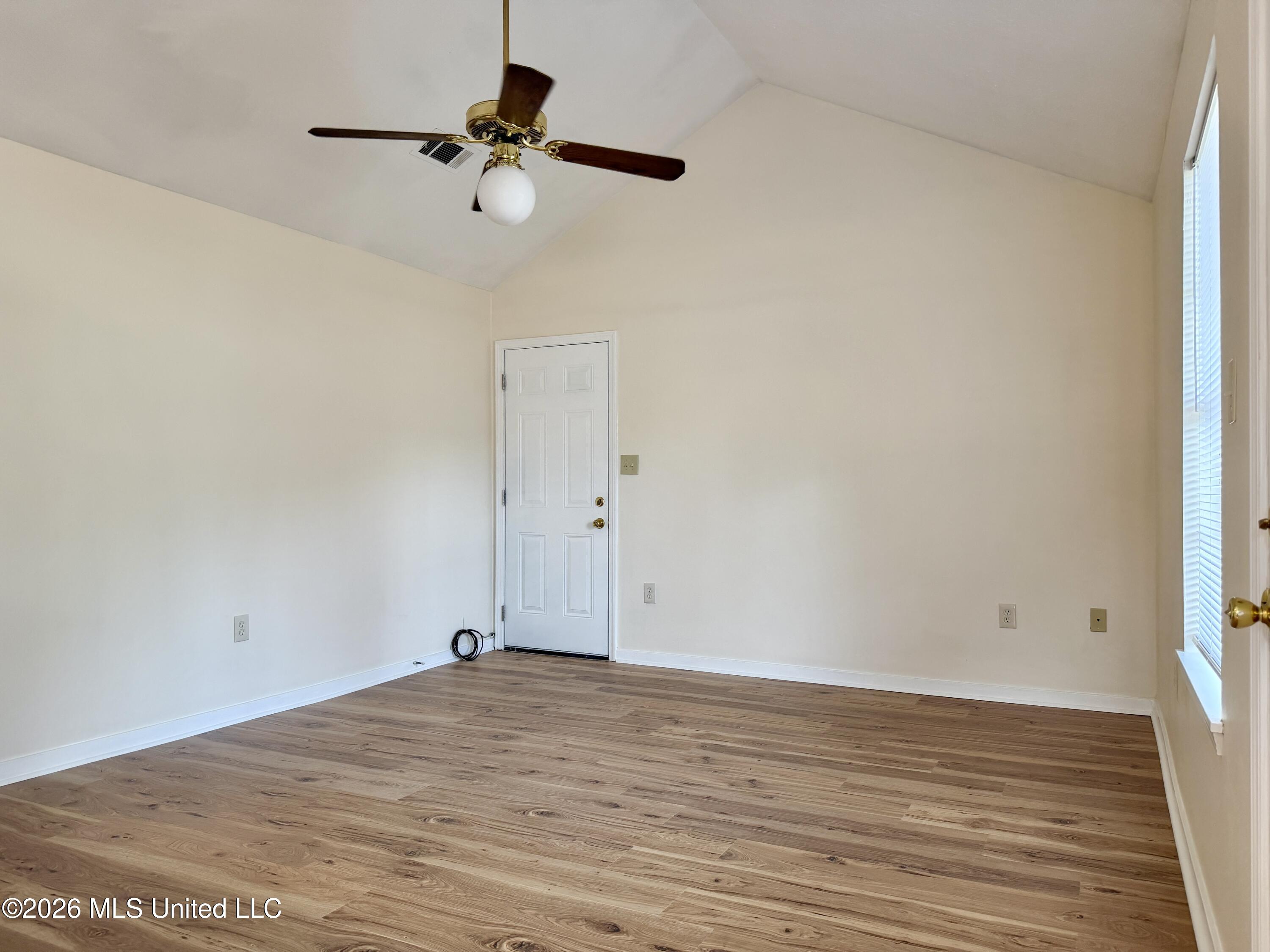 2010 Red Oak Drive Property Photo 6