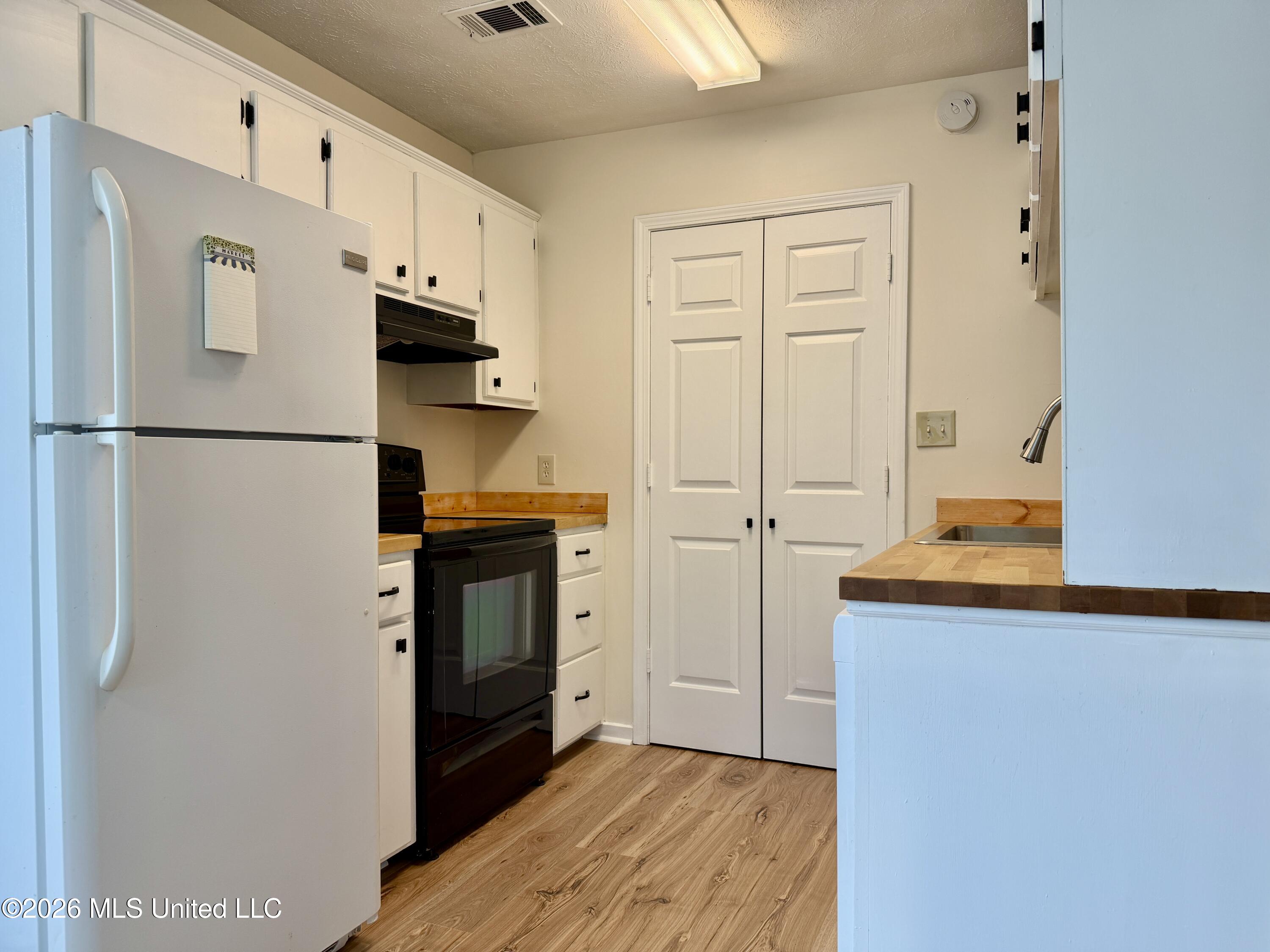 2010 Red Oak Drive Property Photo 7