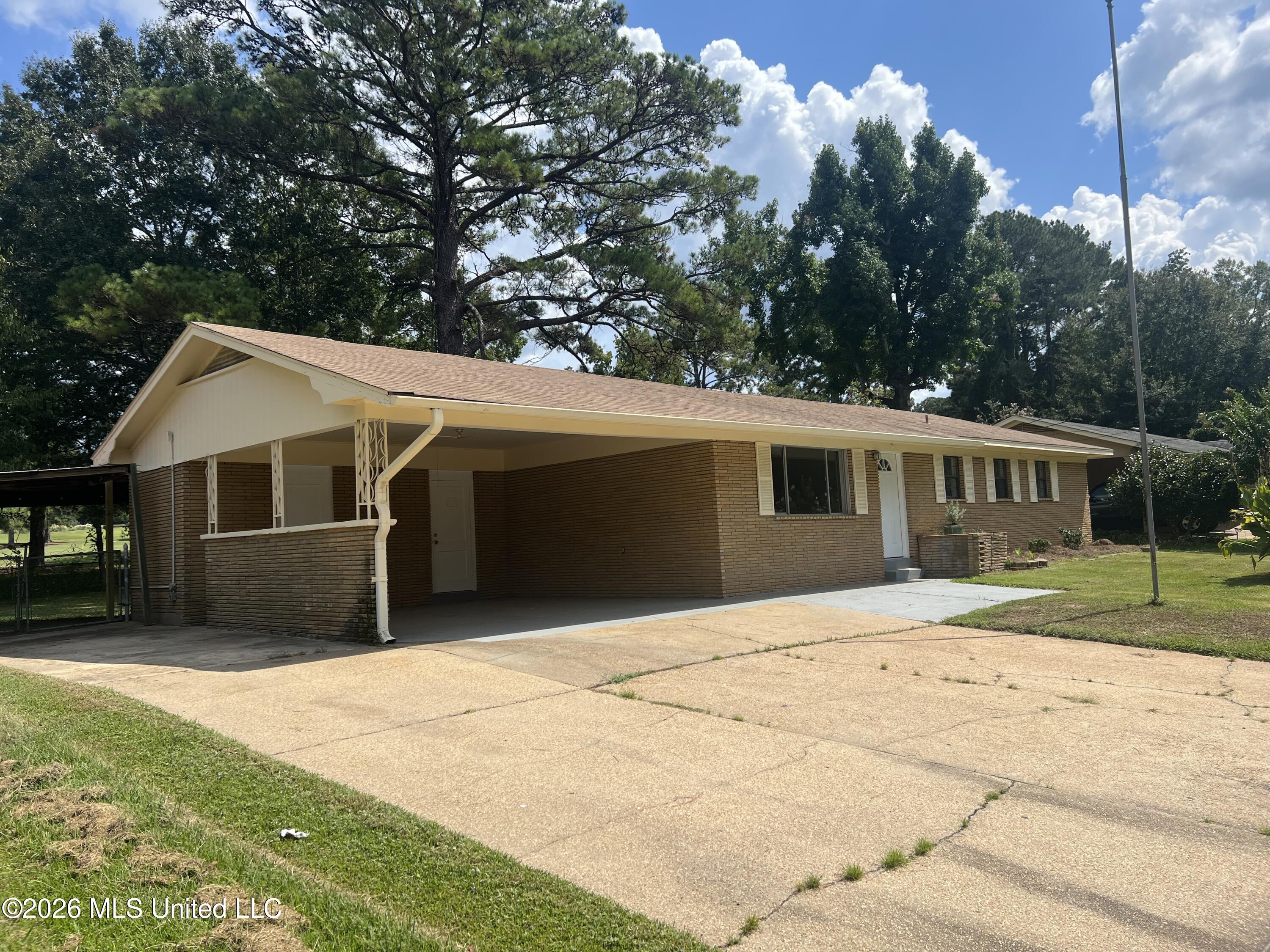 3335 E Lisa Drive Property Photo 1