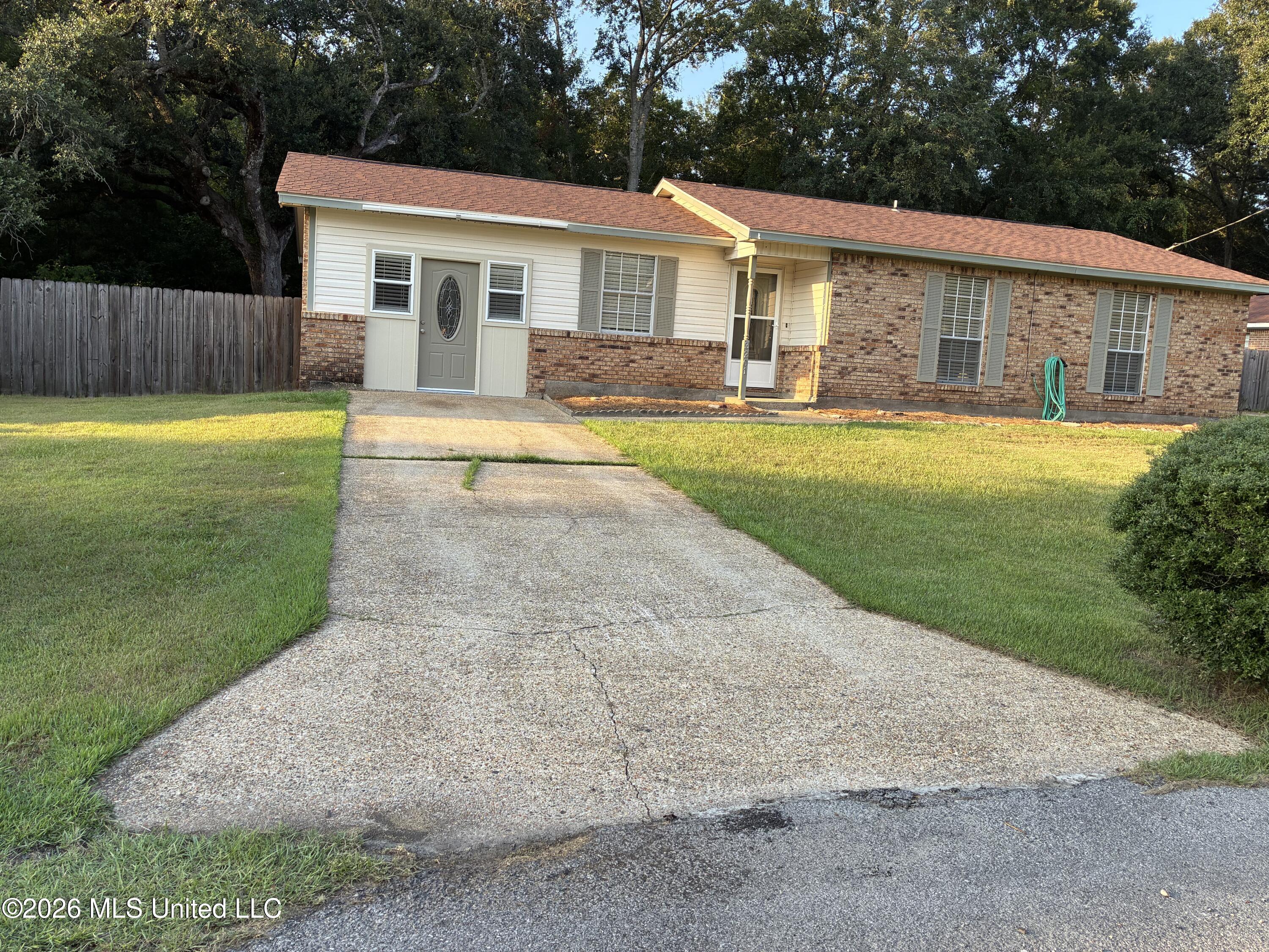 3201 Riverbend Road Property Photo 2