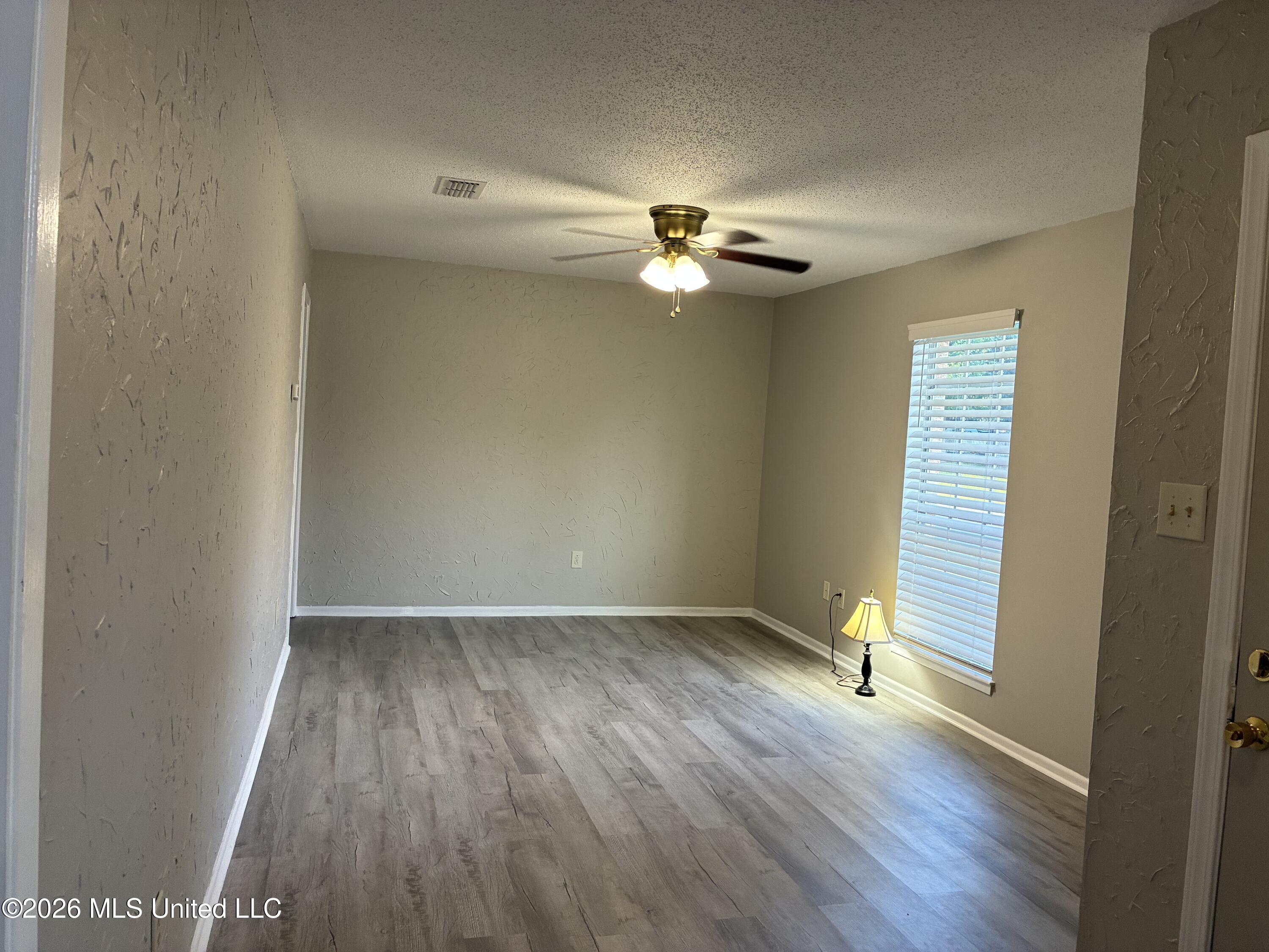 3201 Riverbend Road Property Photo 6