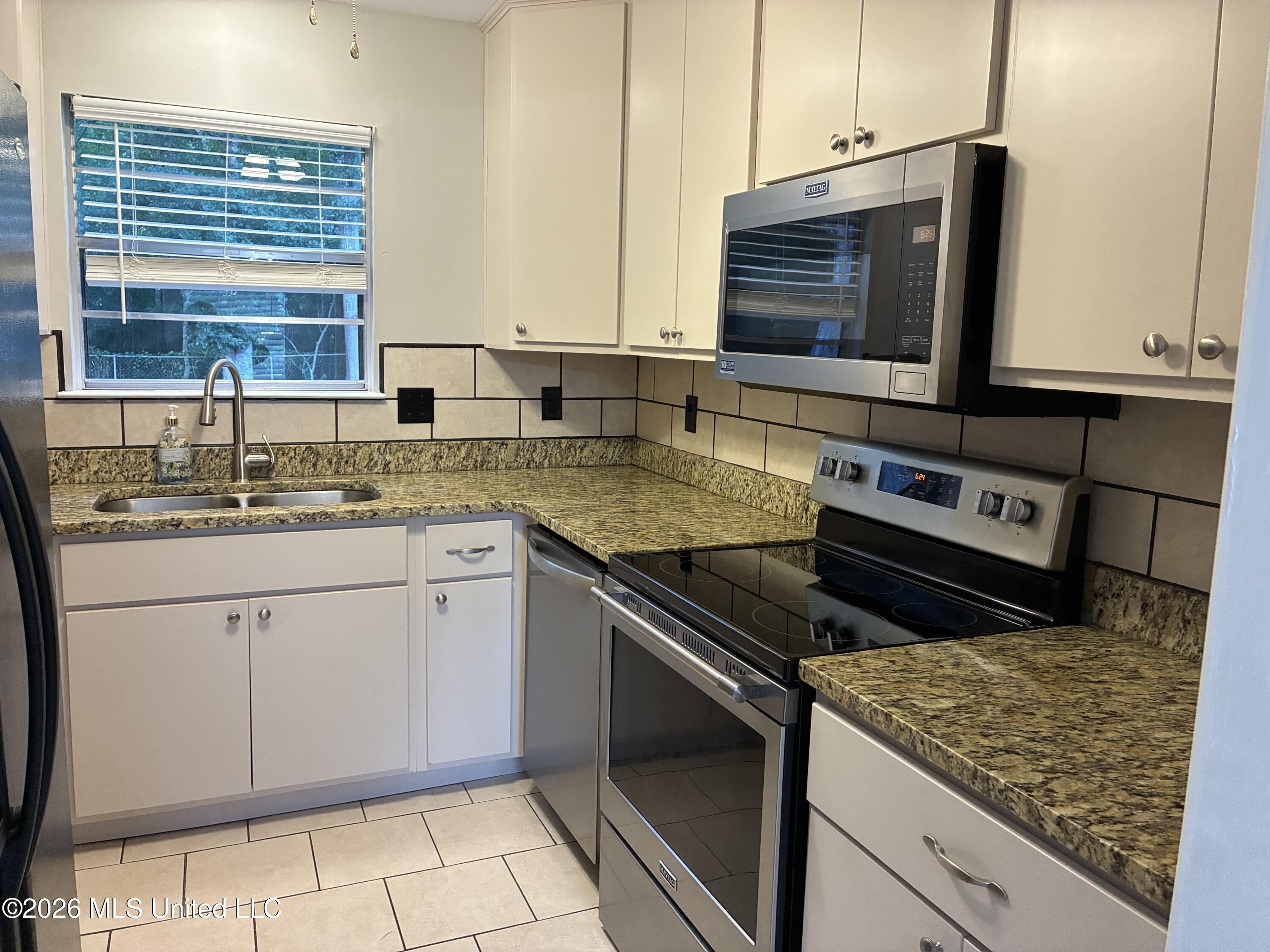 3201 Riverbend Road Property Photo 8