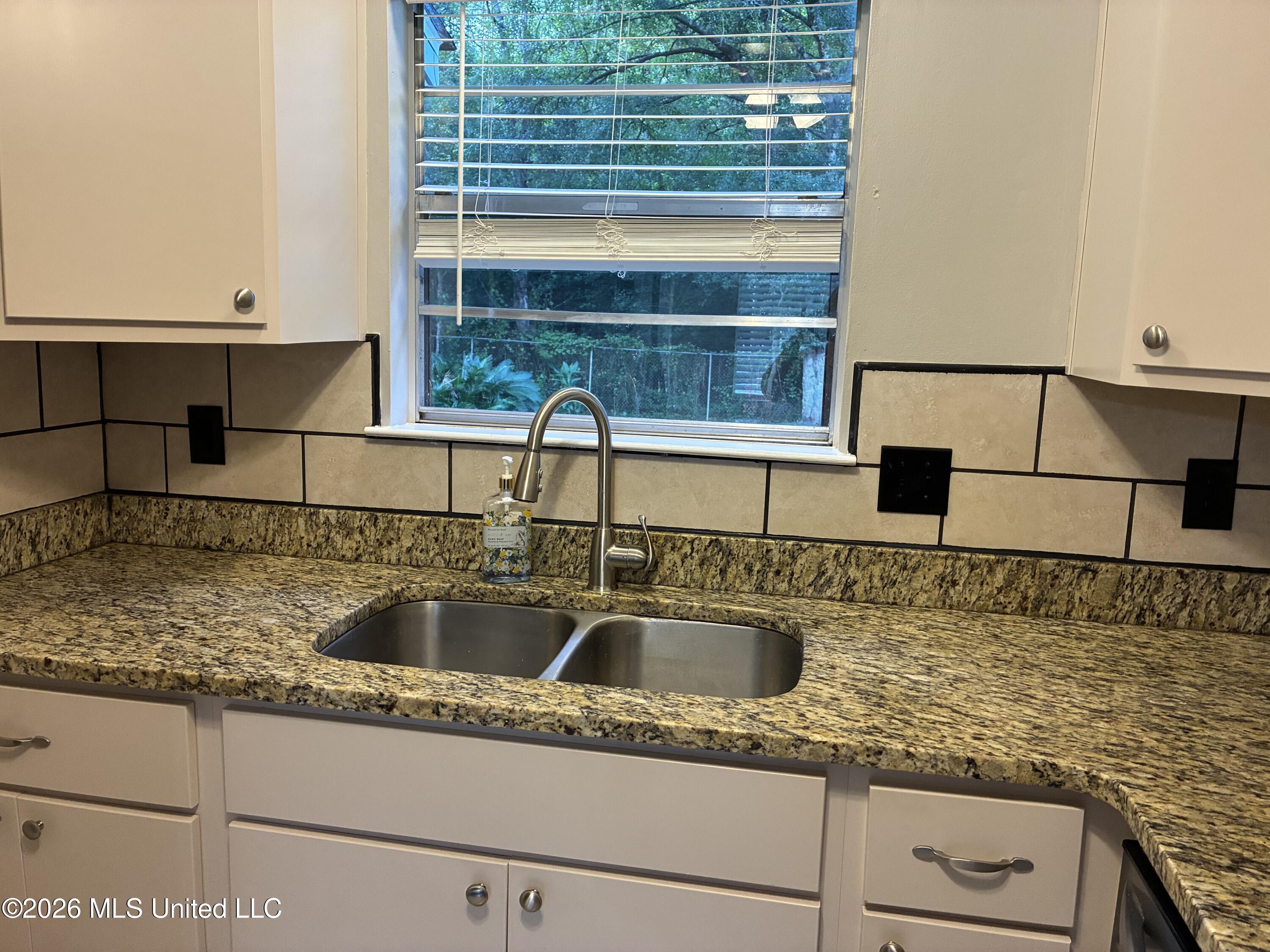 3201 Riverbend Road Property Photo 9