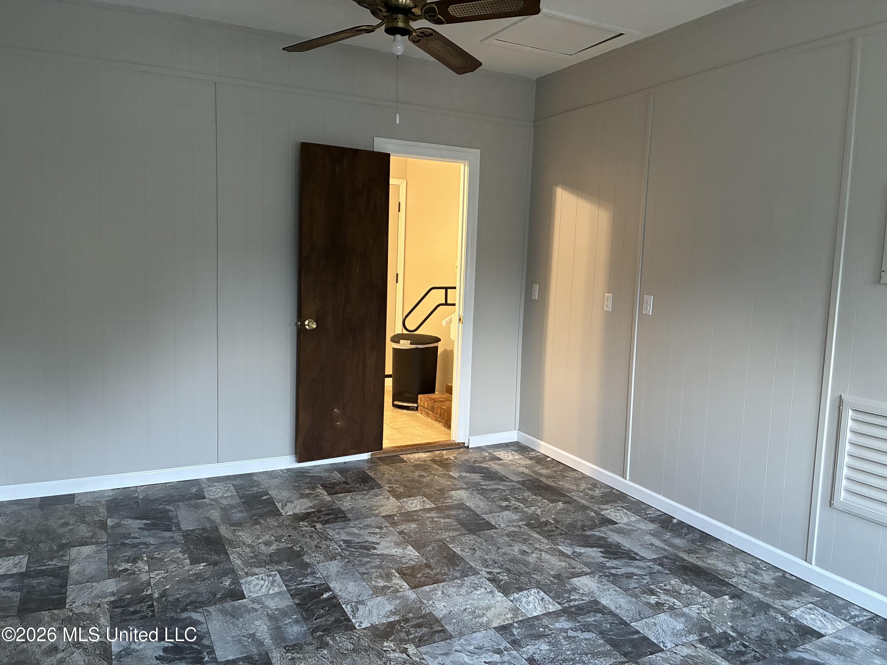 3201 Riverbend Road Property Photo 12