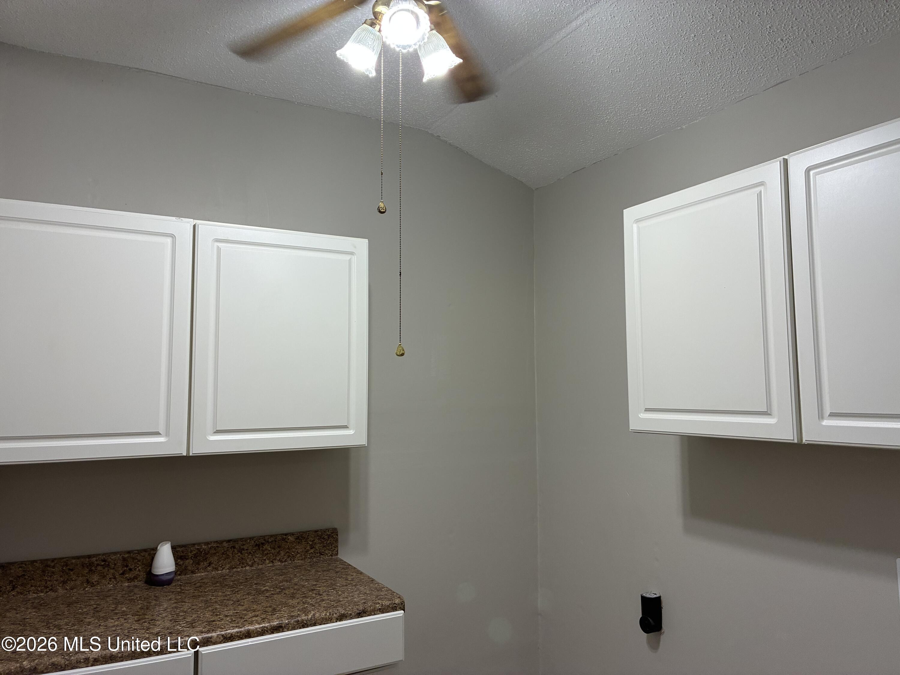 3201 Riverbend Road Property Photo 14