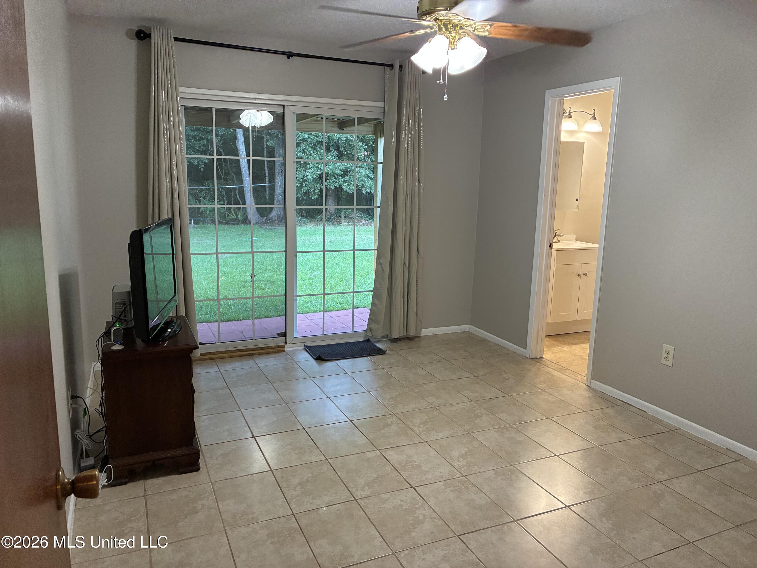 3201 Riverbend Road Property Photo 18
