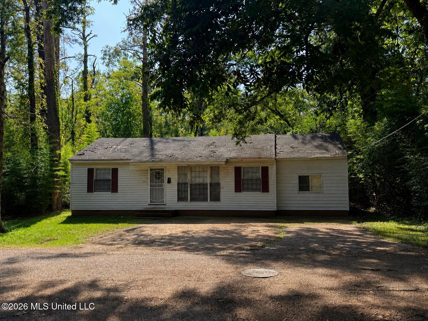 2111 Oakhurst Drive Property Photo 1