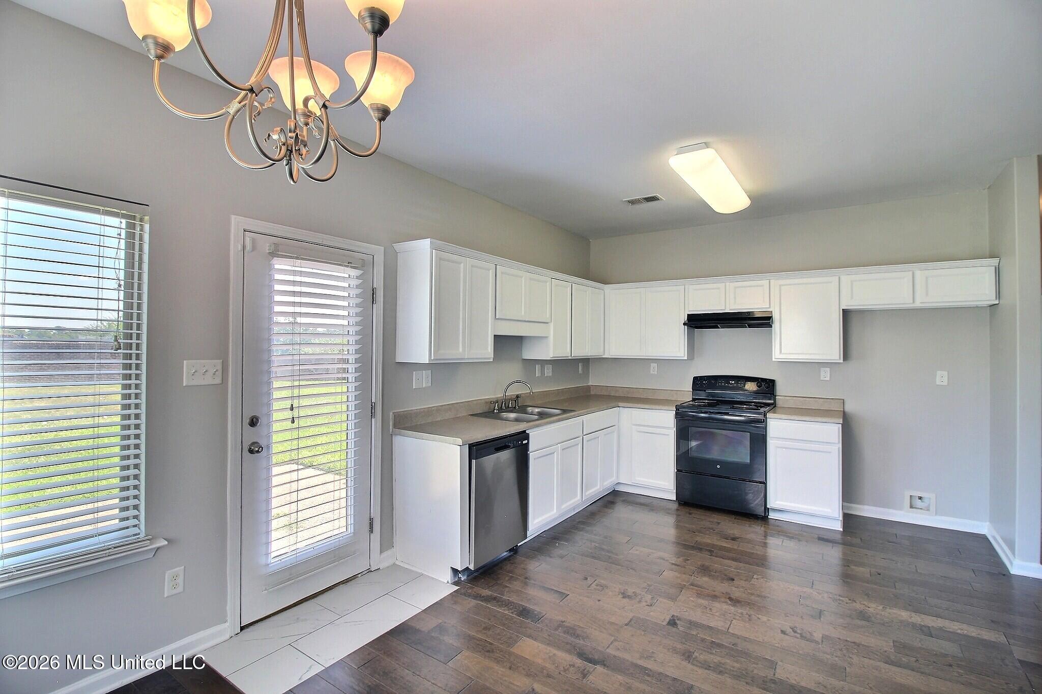 4264 Blake Circle Property Photo 6