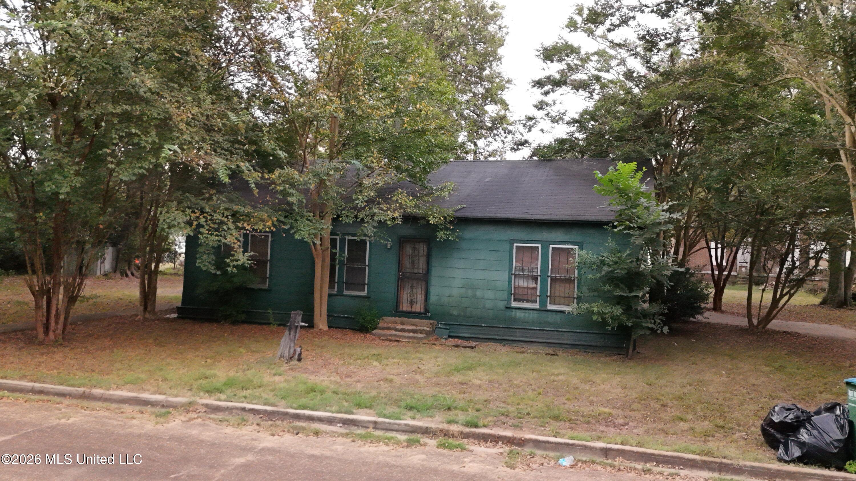 126 Berry Avenue Property Photo 1