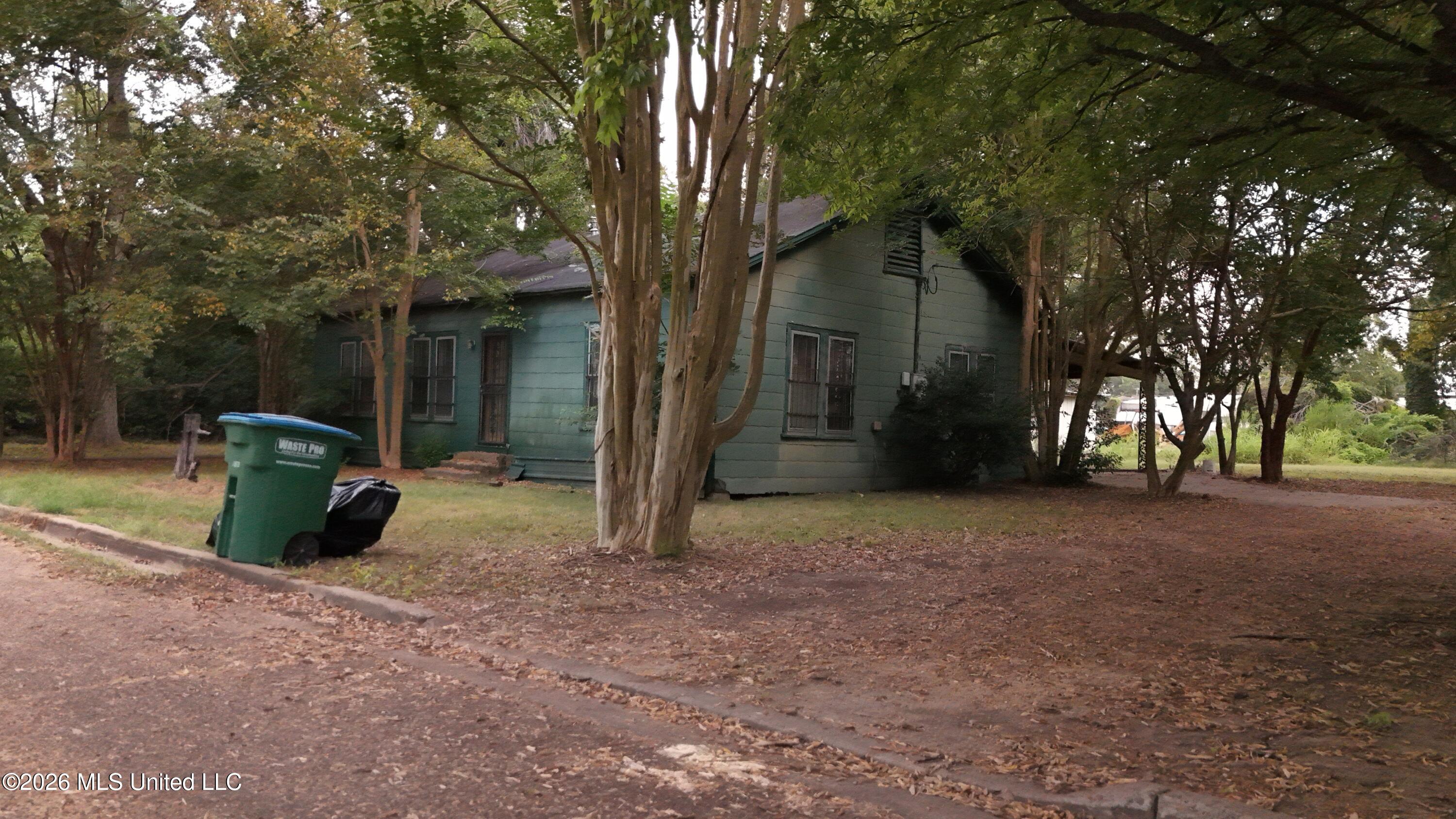 126 Berry Avenue Property Photo 3