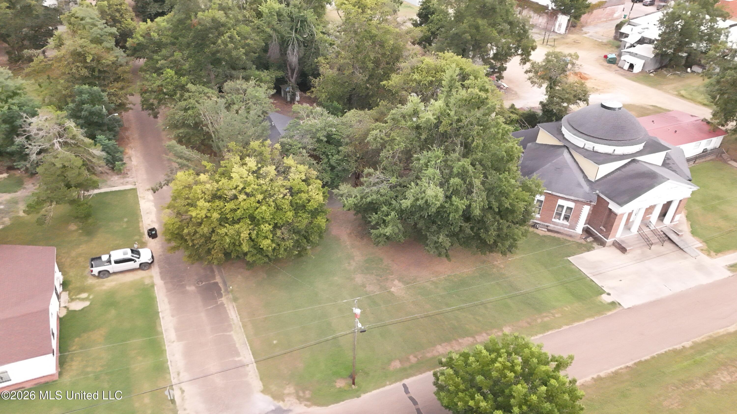 126 Berry Avenue Property Photo 4