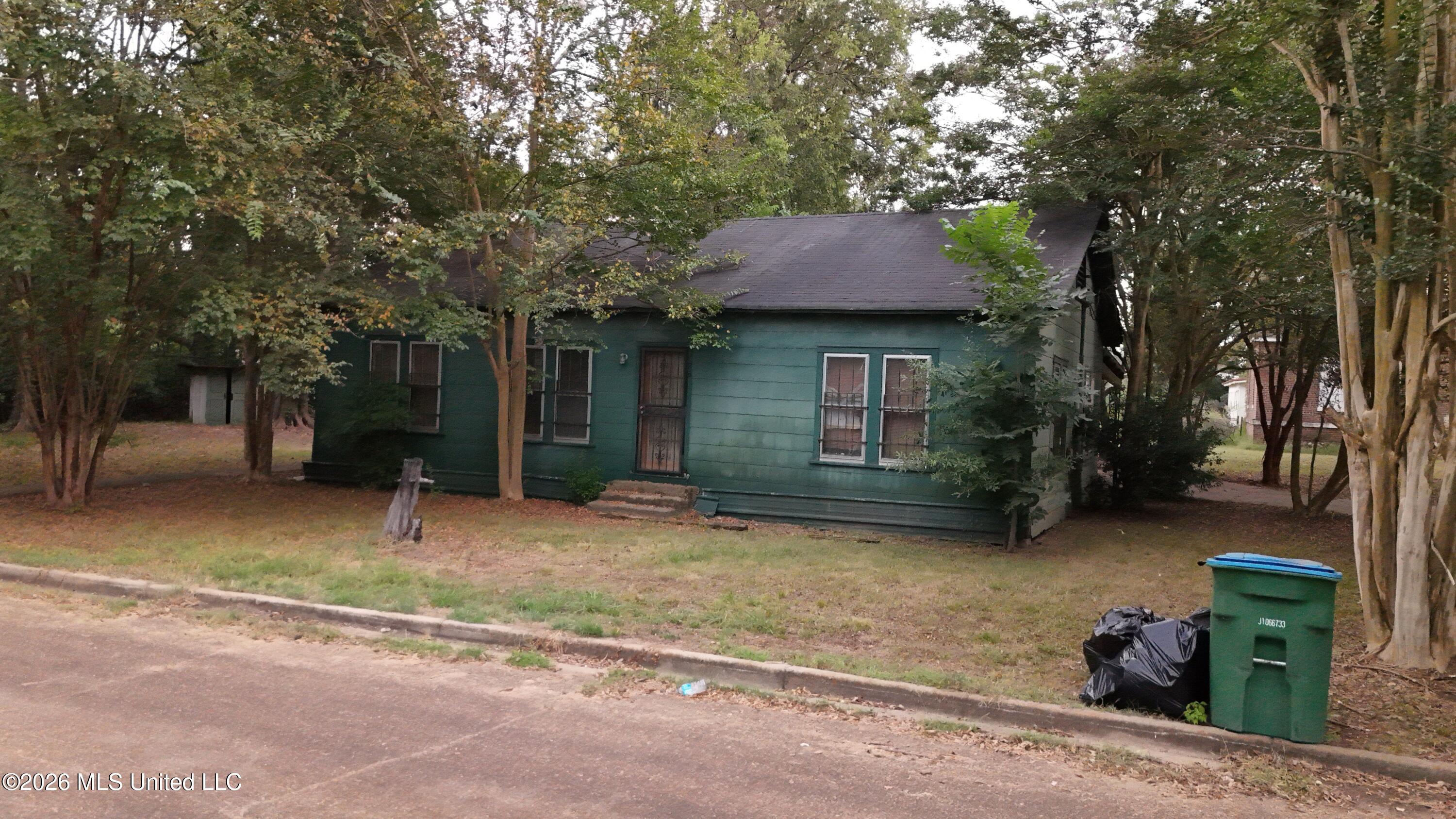 126 Berry Avenue Property Photo 5