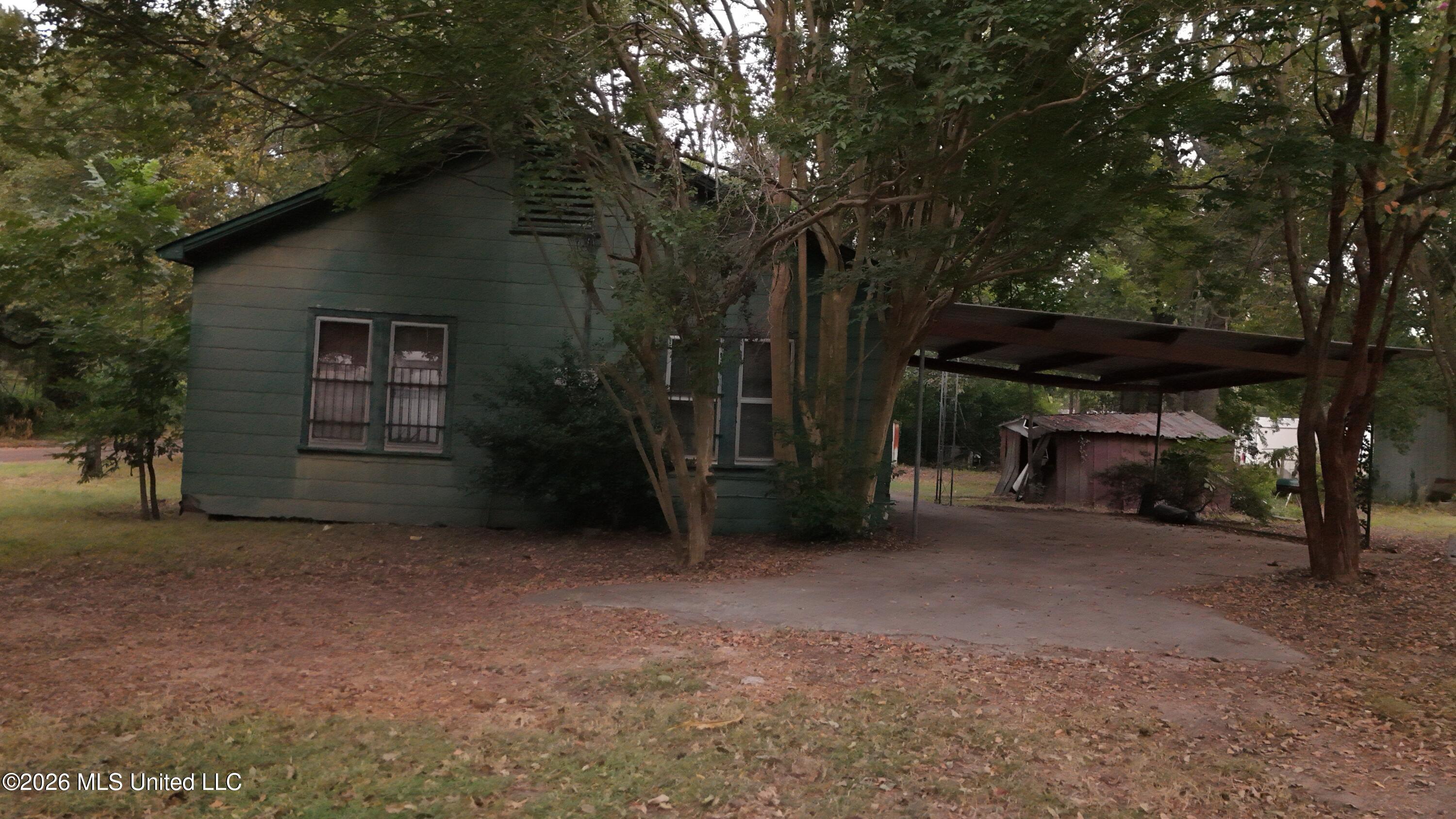 126 Berry Avenue Property Photo 7