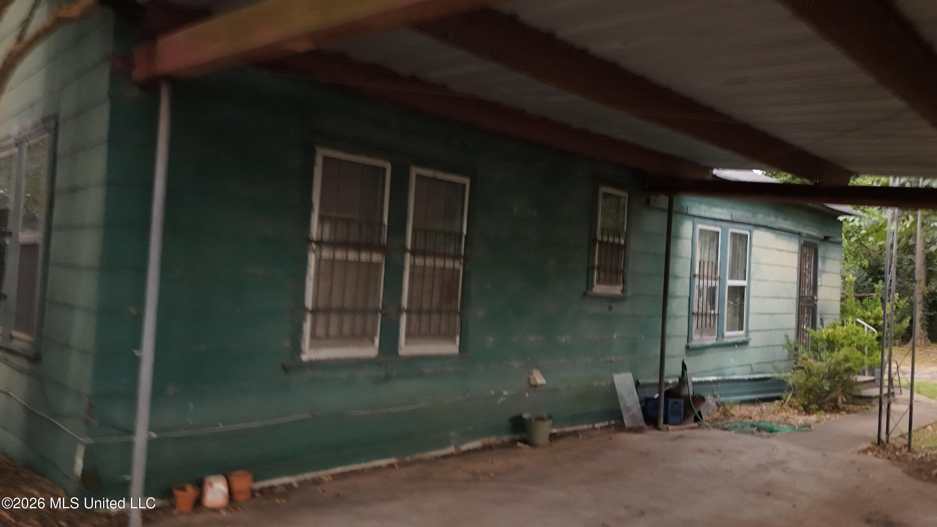 126 Berry Avenue Property Photo 9