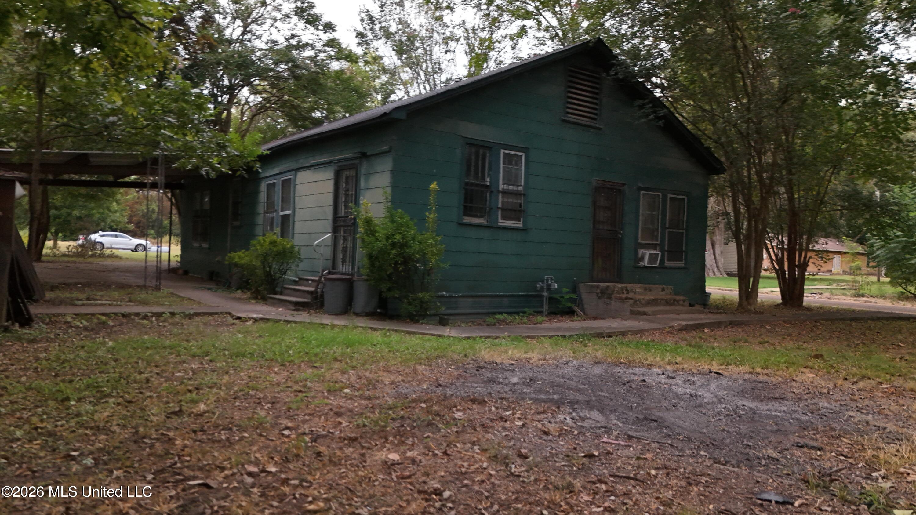 126 Berry Avenue Property Photo 10