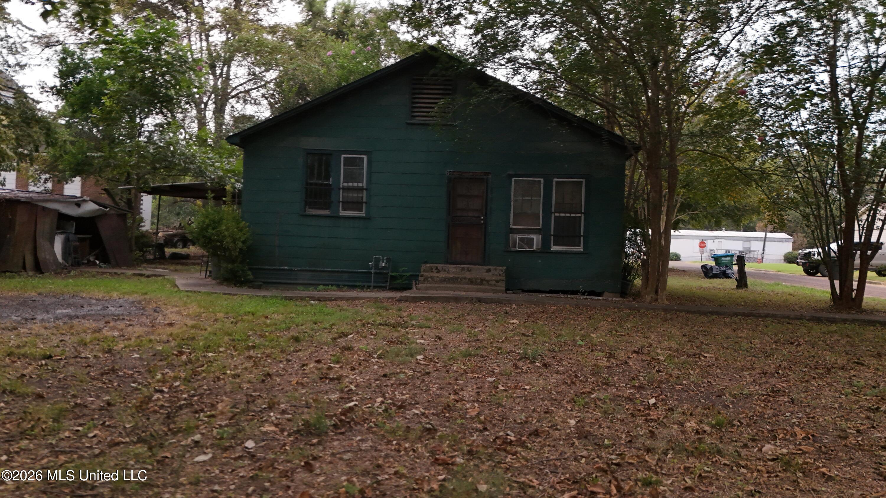 126 Berry Avenue Property Photo 11