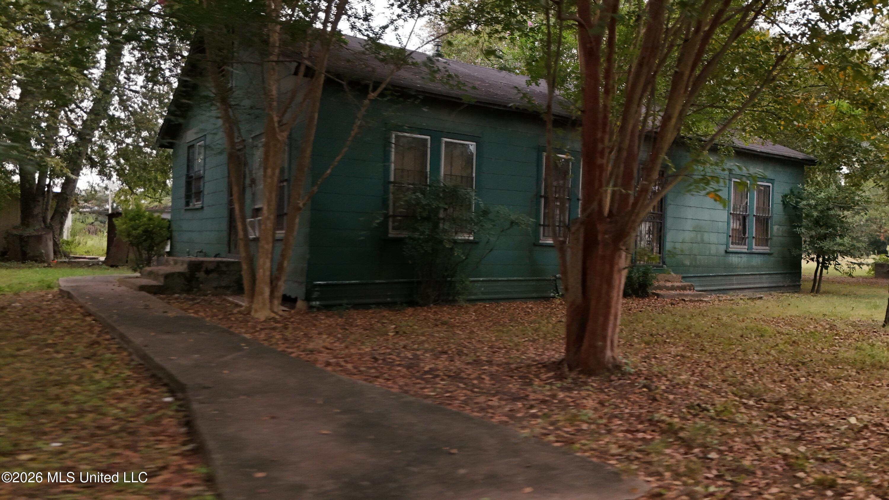 126 Berry Avenue Property Photo 12