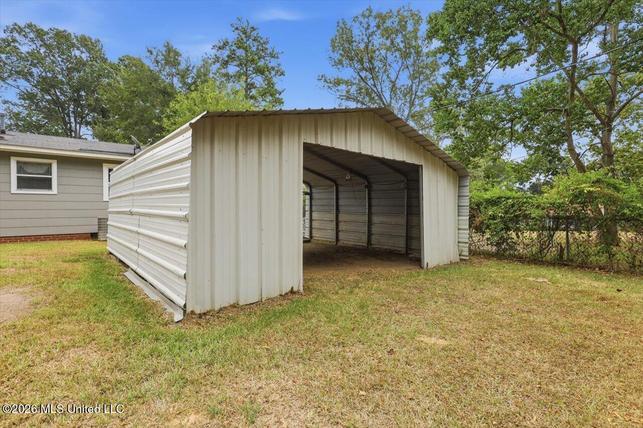 811 Deborah Street Property Photo 25