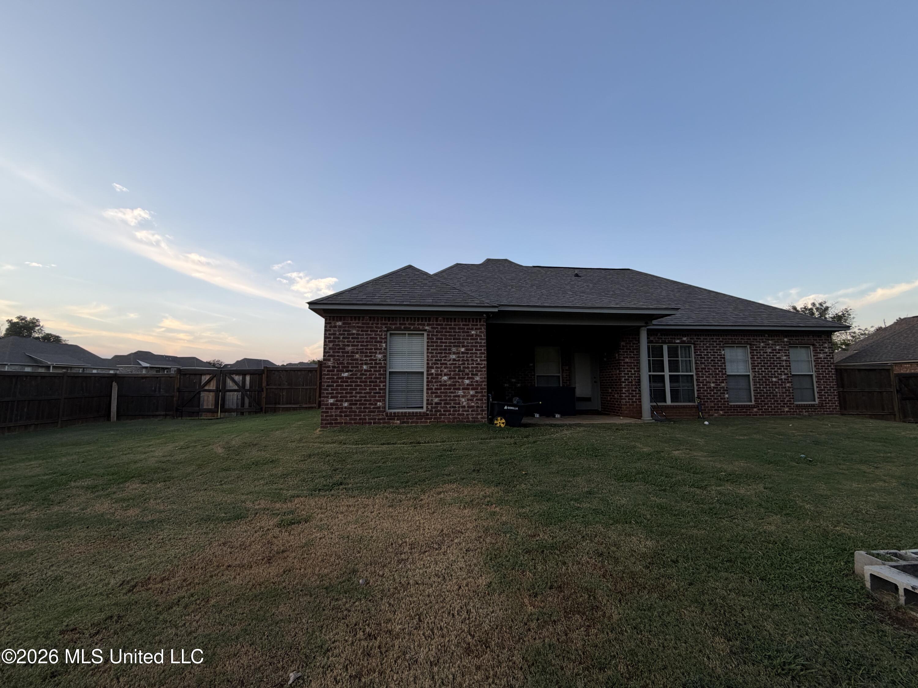 101 Trailbridge Bend Property Photo 1