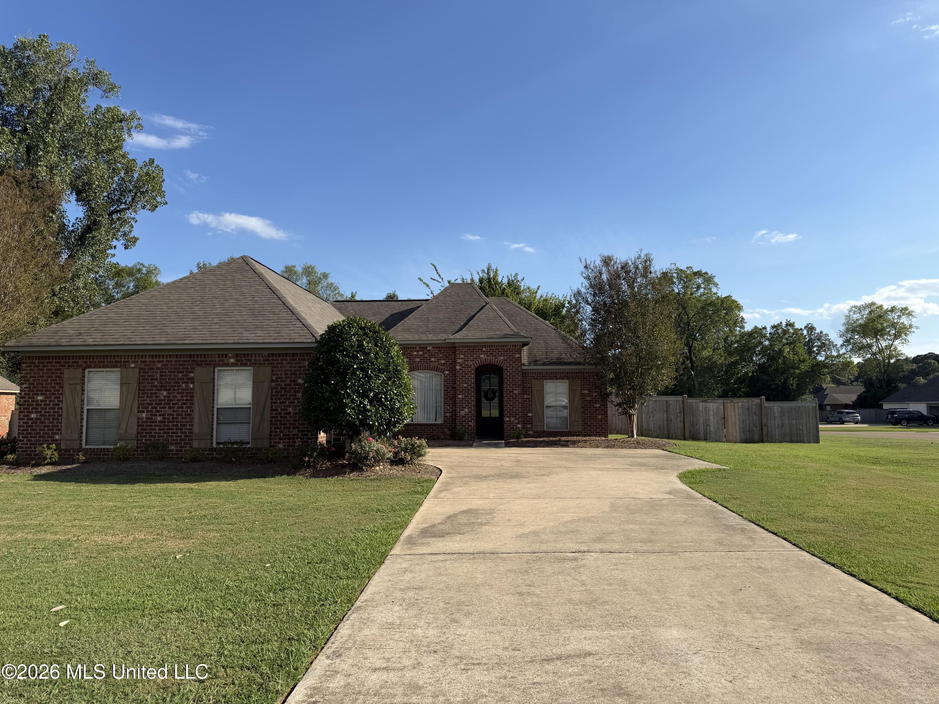 101 Trailbridge Bend Property Photo 1