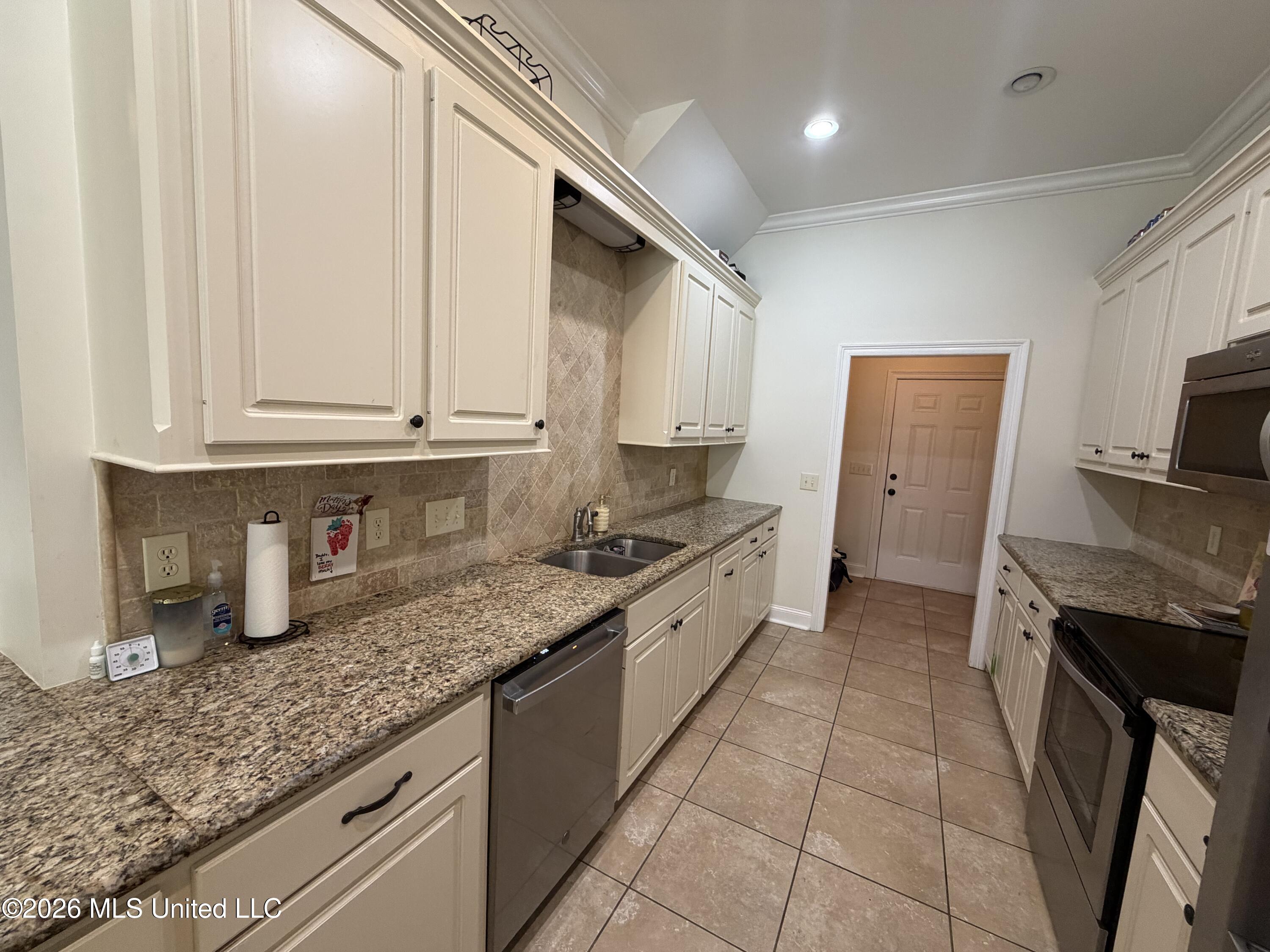 101 Trailbridge Bend Property Photo 10