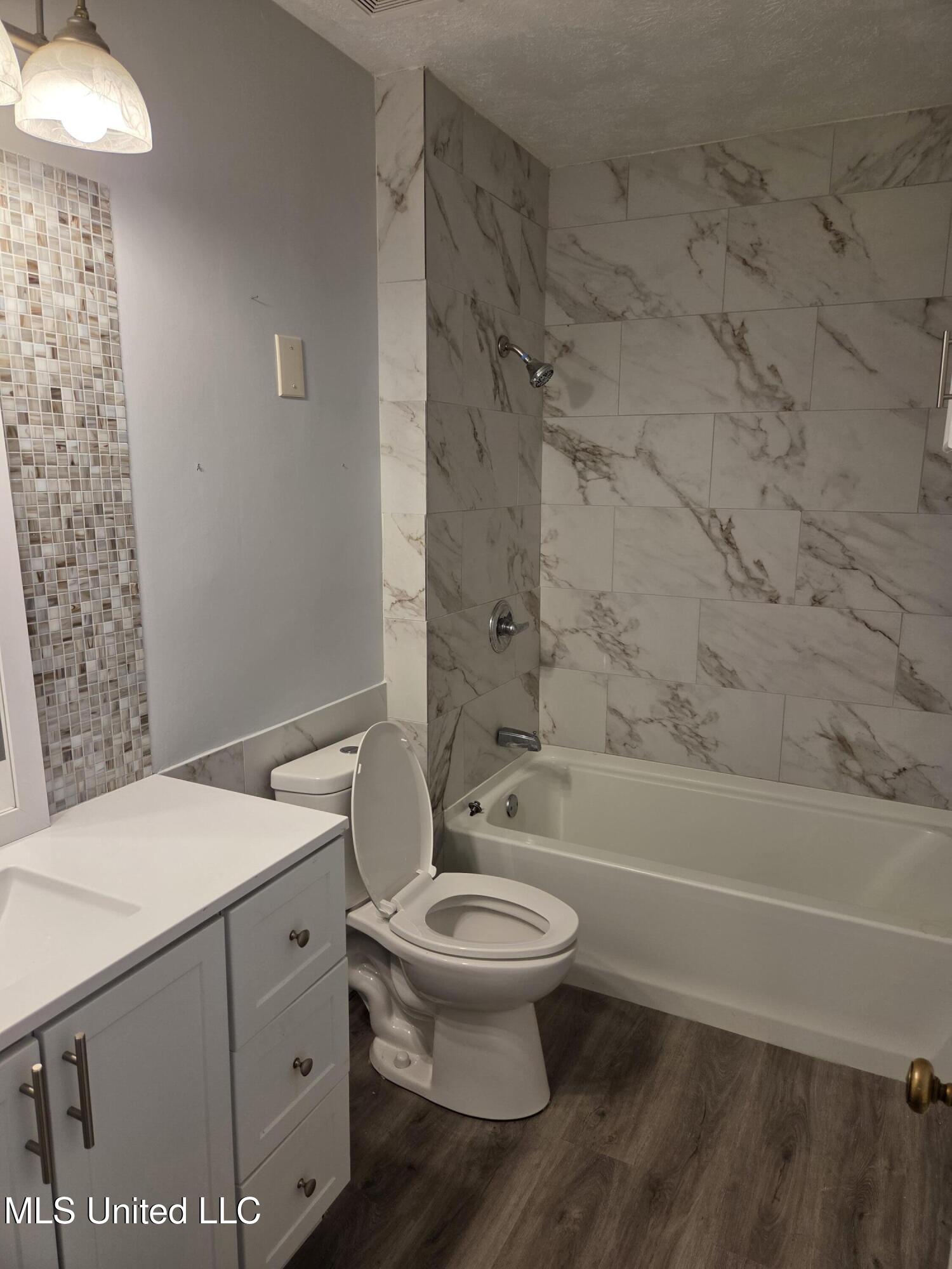 468 Longwood Trail Property Photo 8