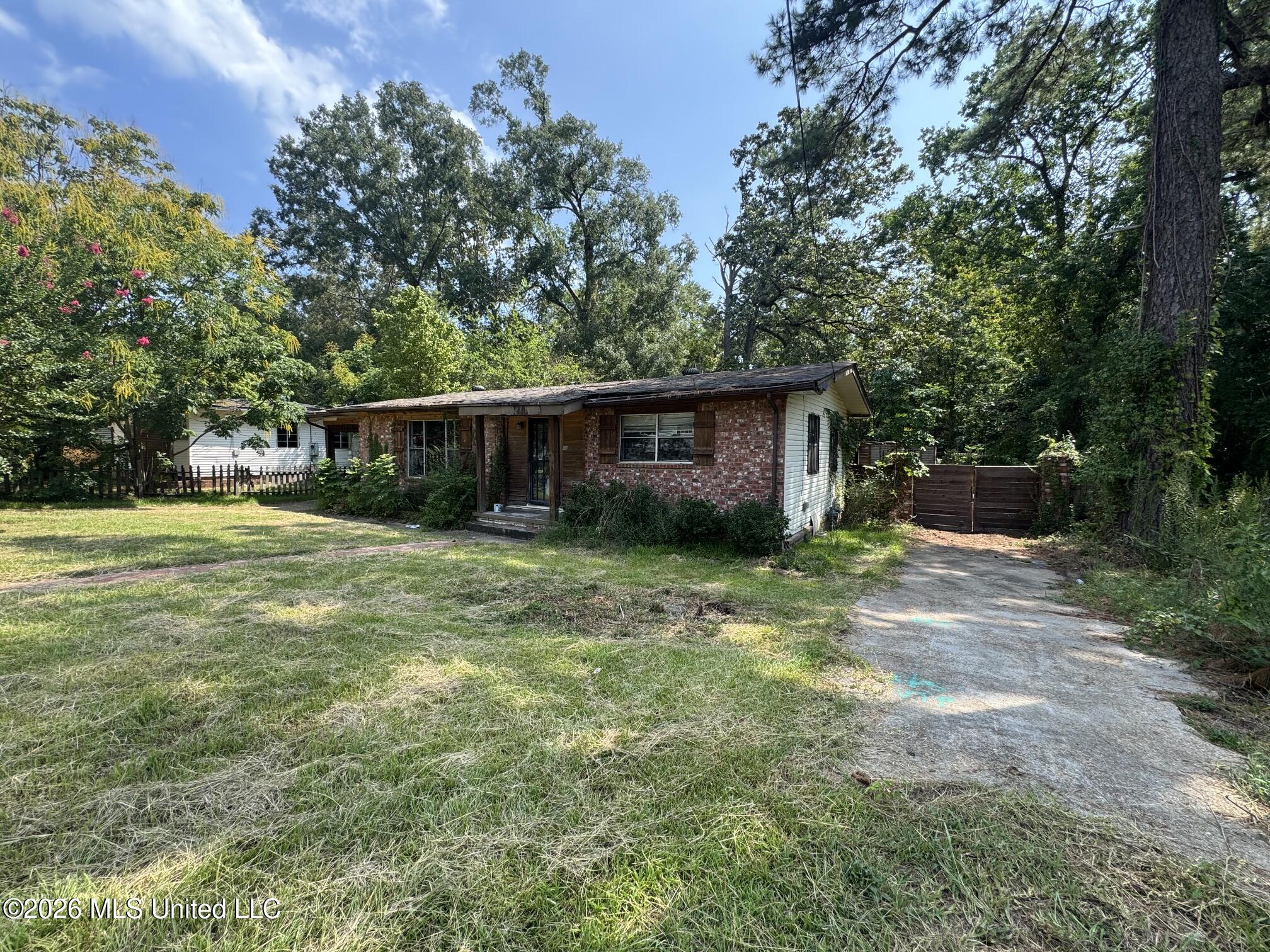 2894 Woodside Drive Property Photo 3